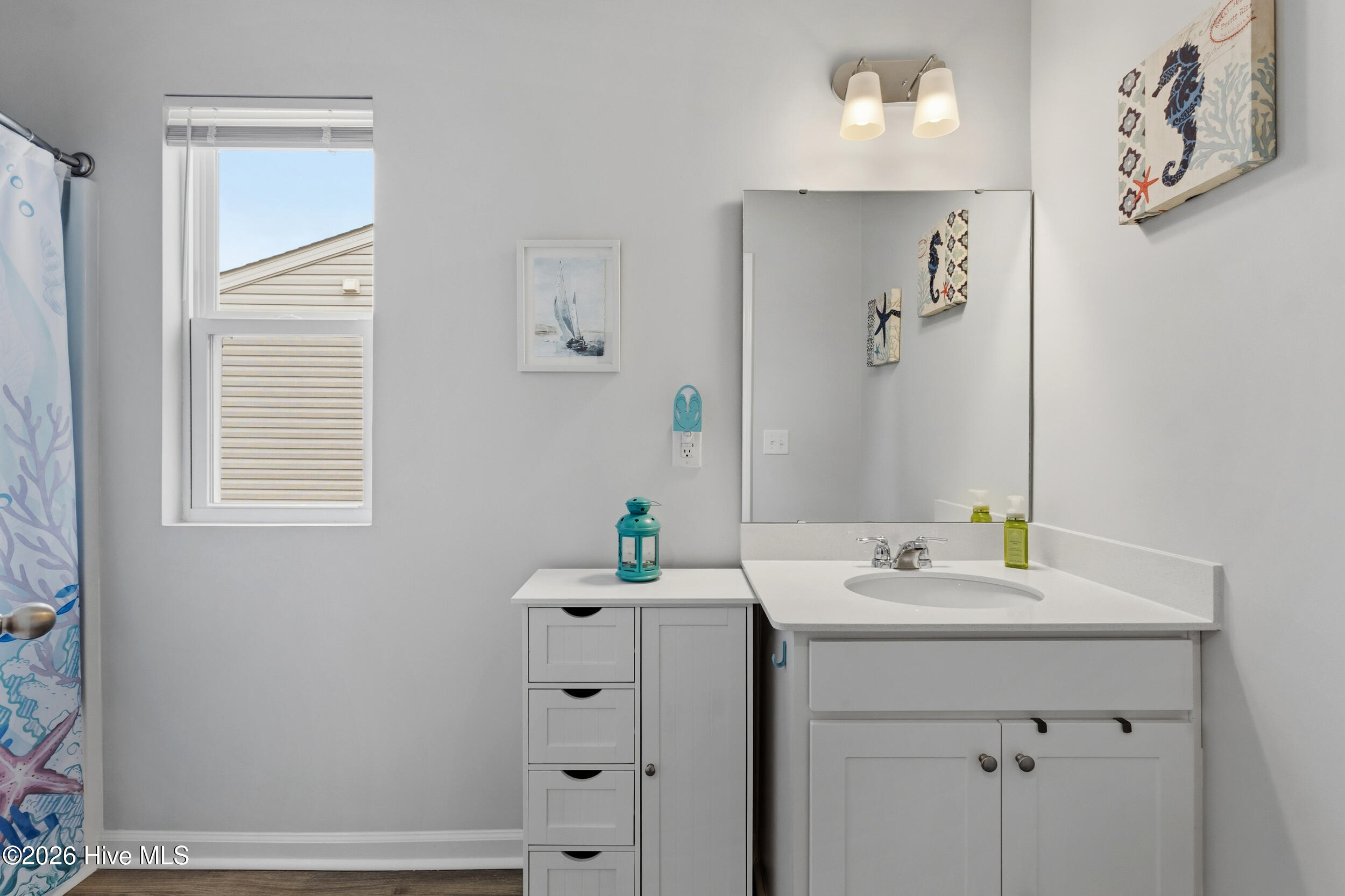 100558128 | Photo 29