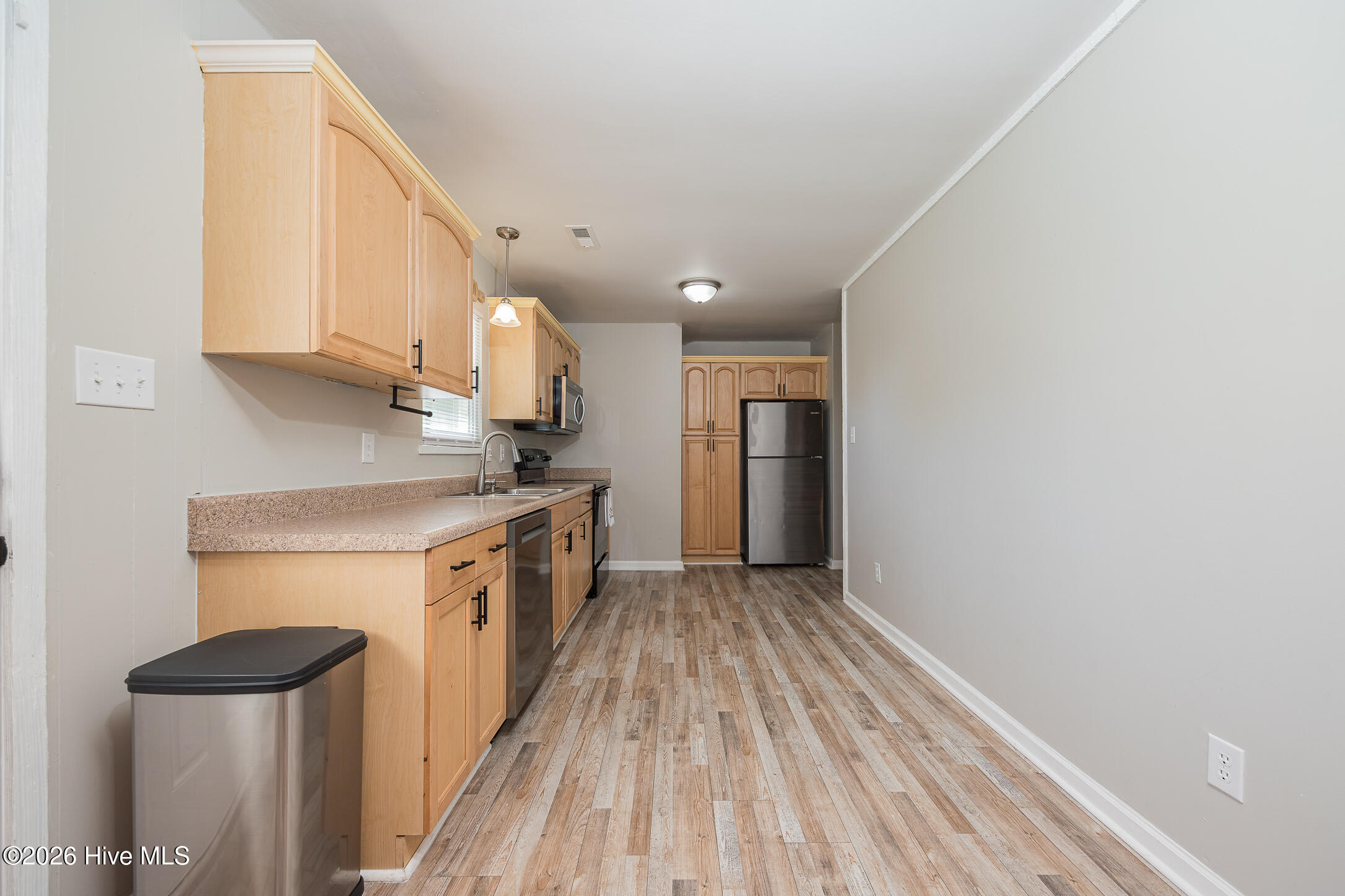 100566387 | Photo 18