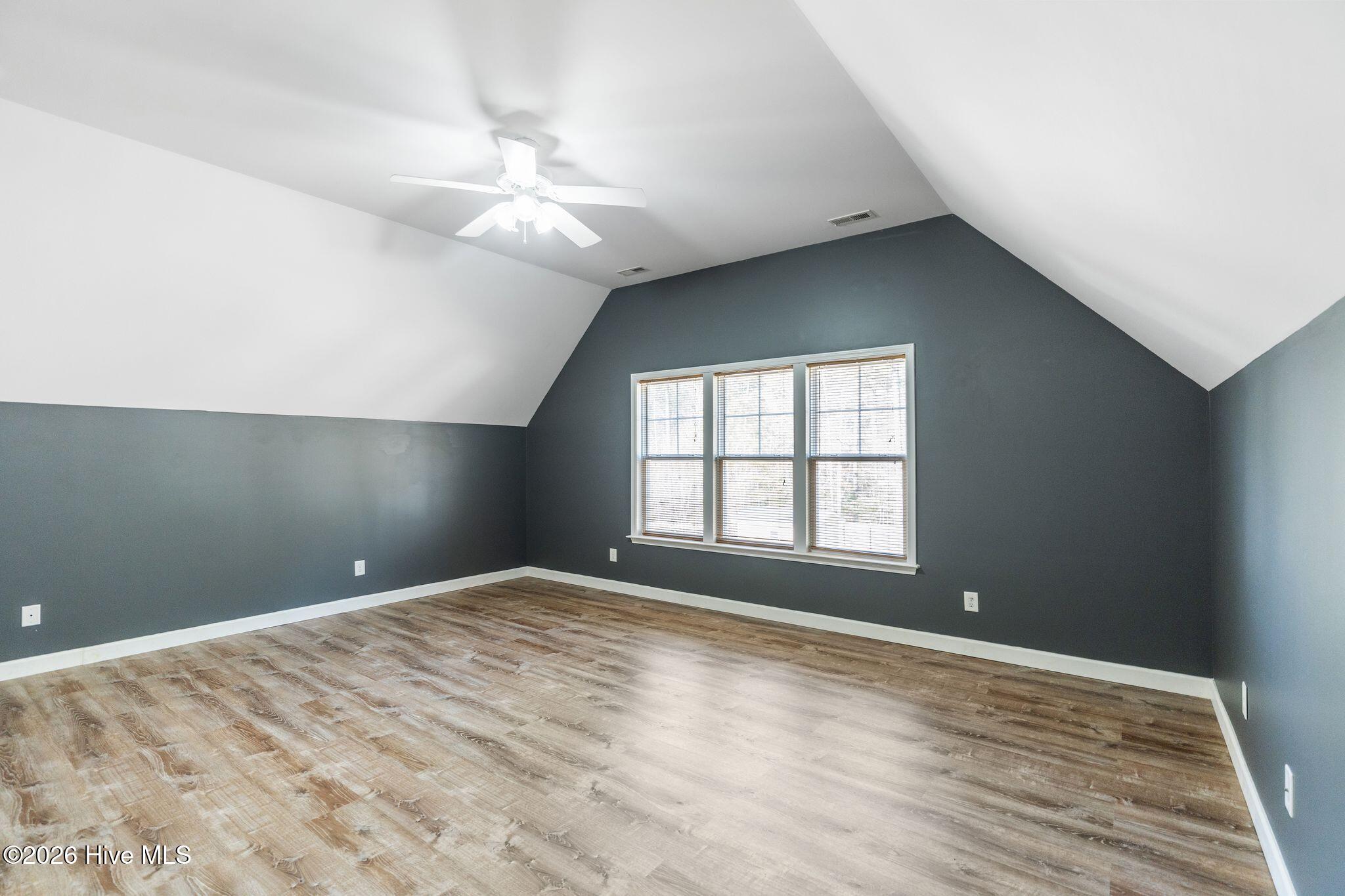 100558662 | Photo 47