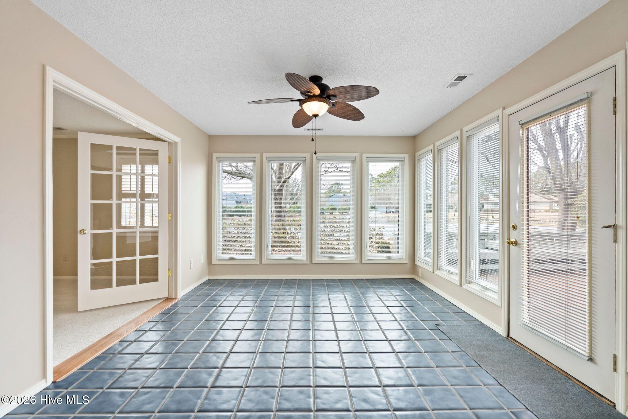 100558644 | Photo 17