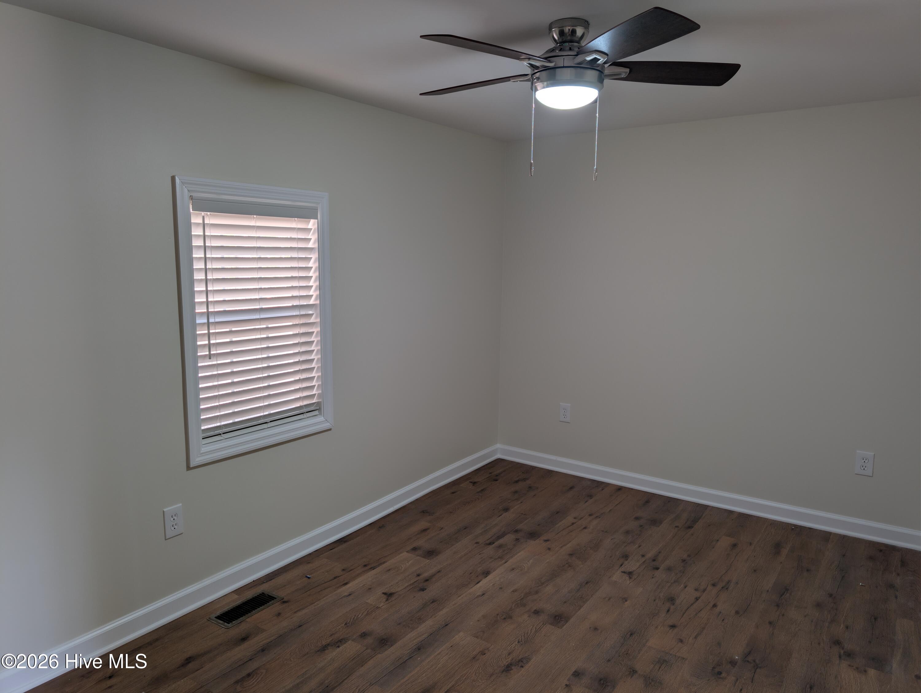 100549454 | Photo 13