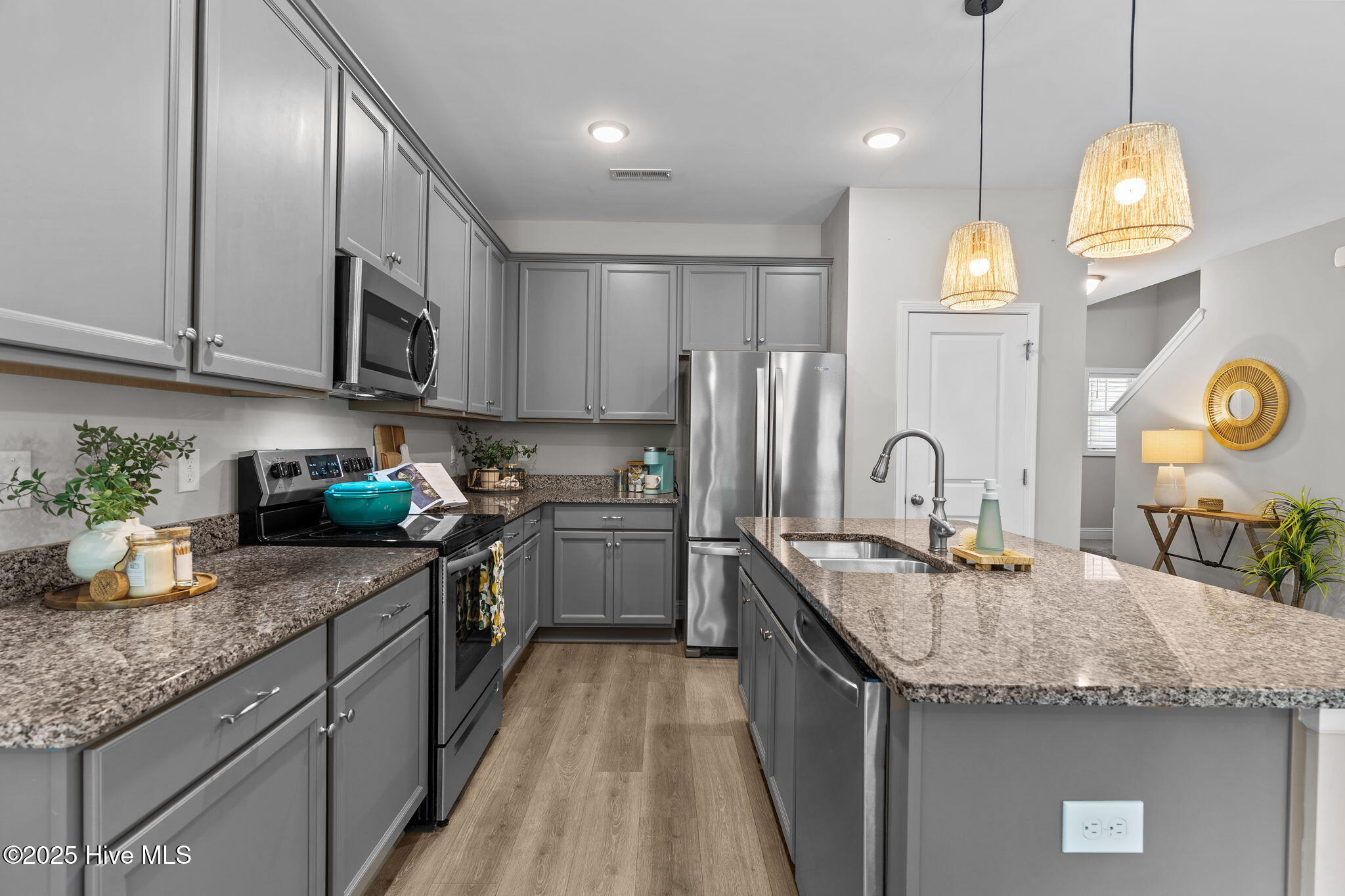 1527 Grey Cliff, Wilmington, NC 28405 – photo 8: 10-kitchen_galley