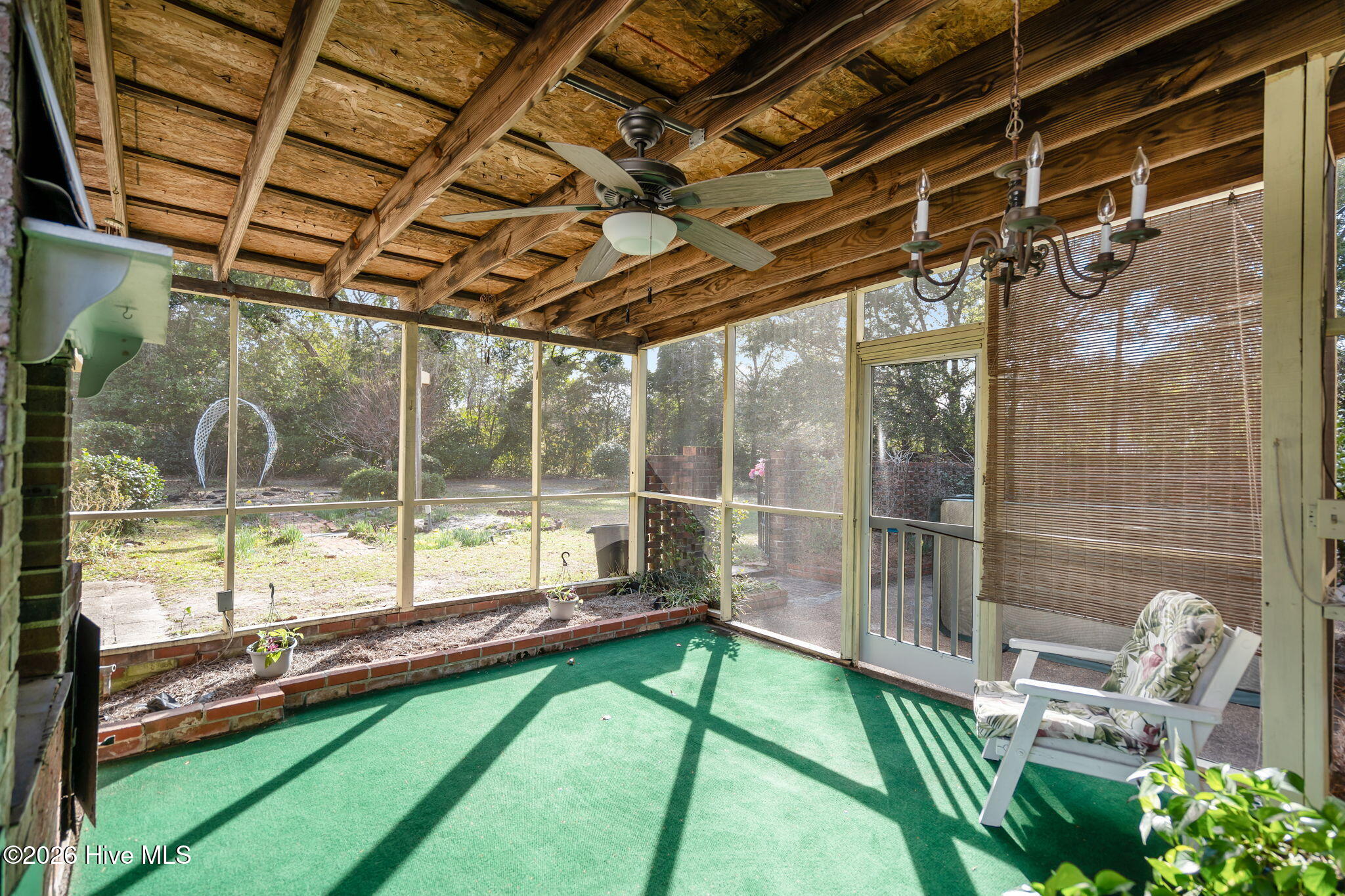 100558316 | Photo 41