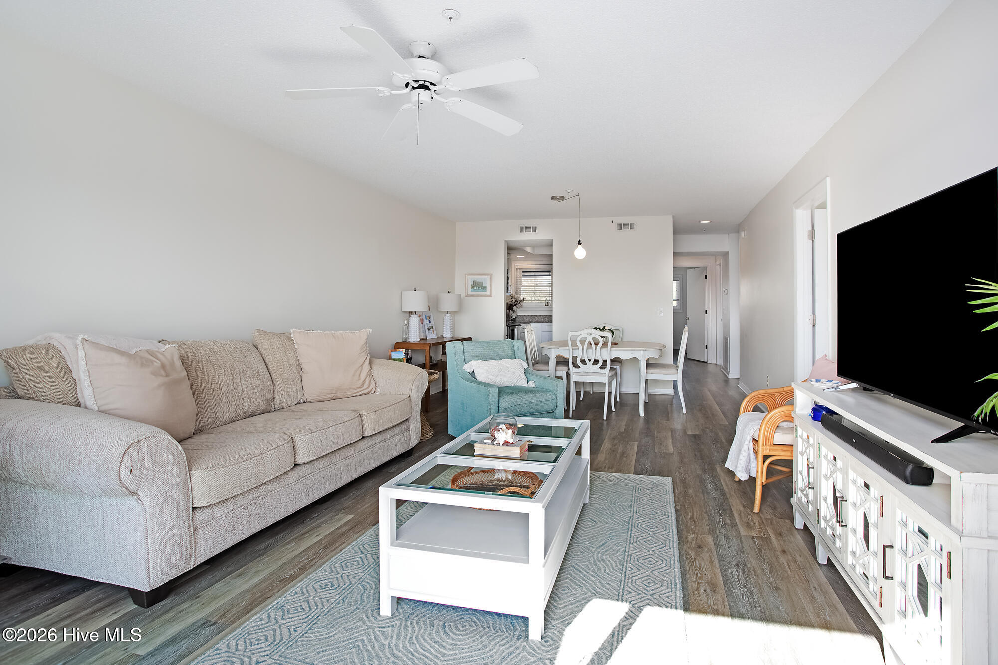 100561170 | Photo 10