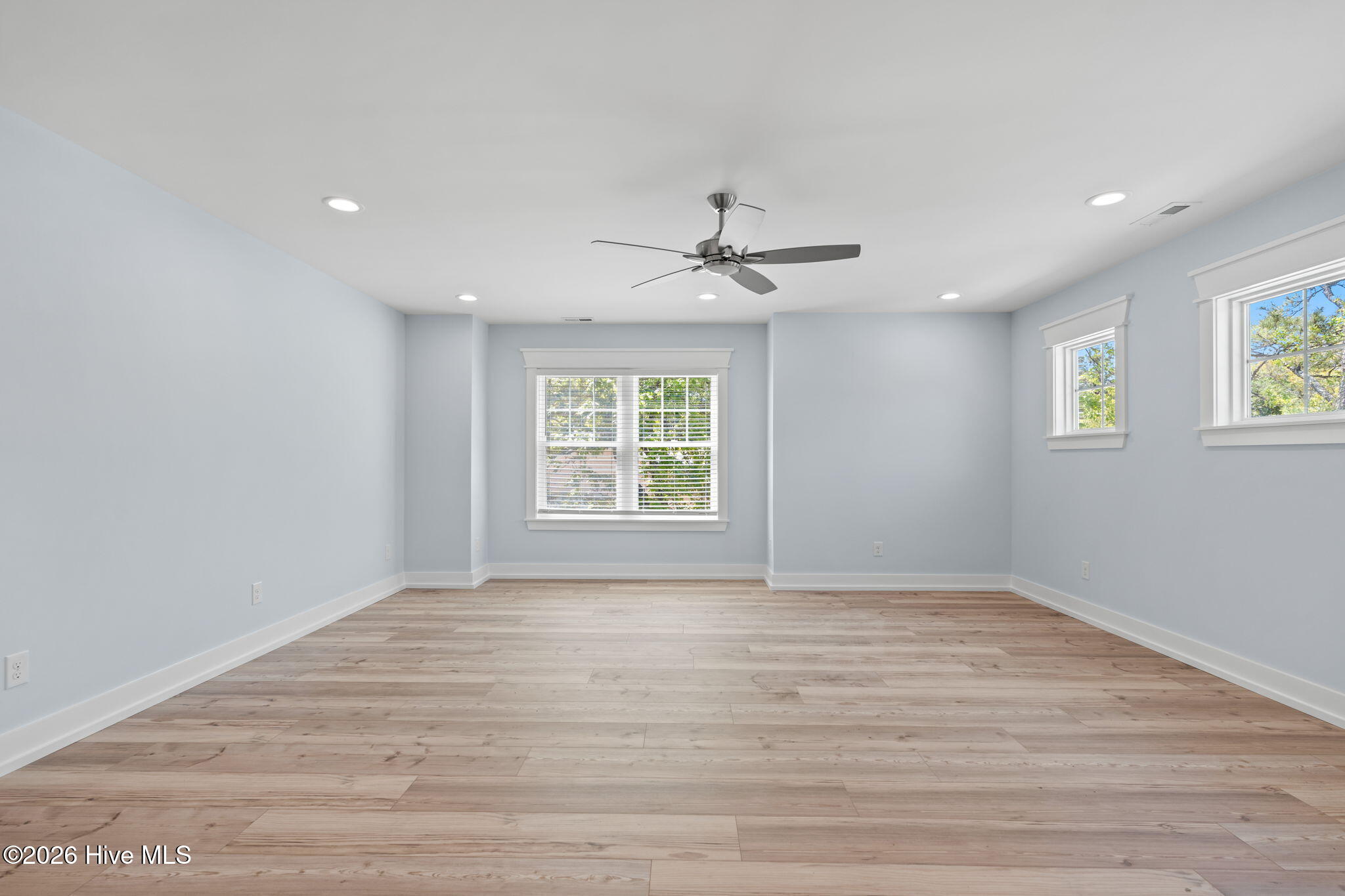 100546665 | Photo 43