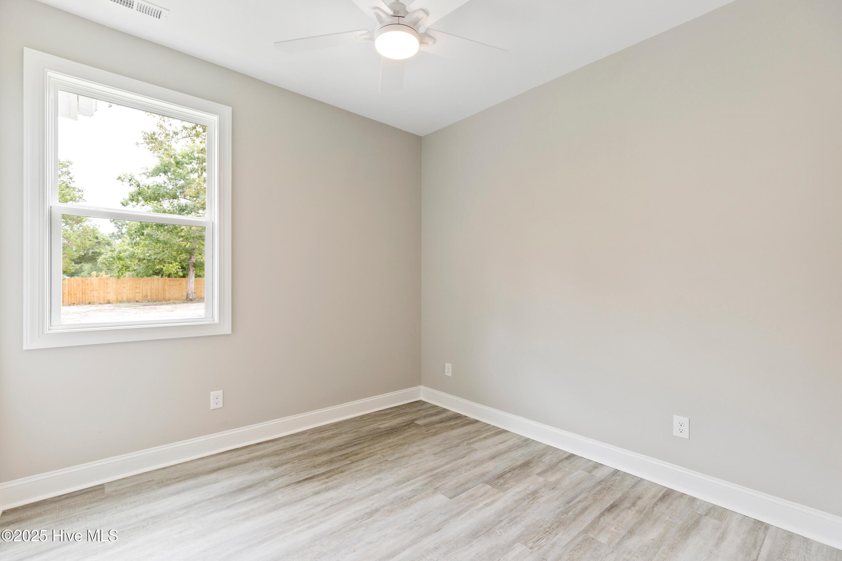 100524111 | Photo 42