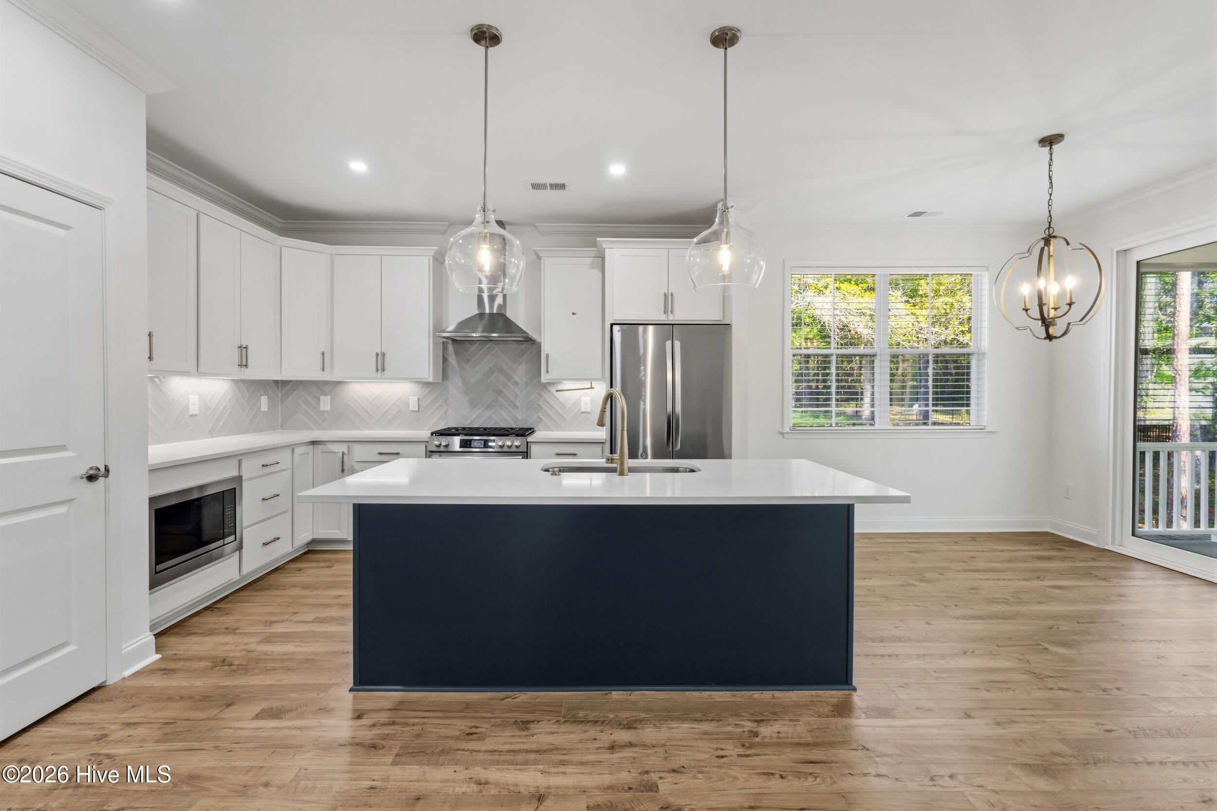 100567721 | Photo 14