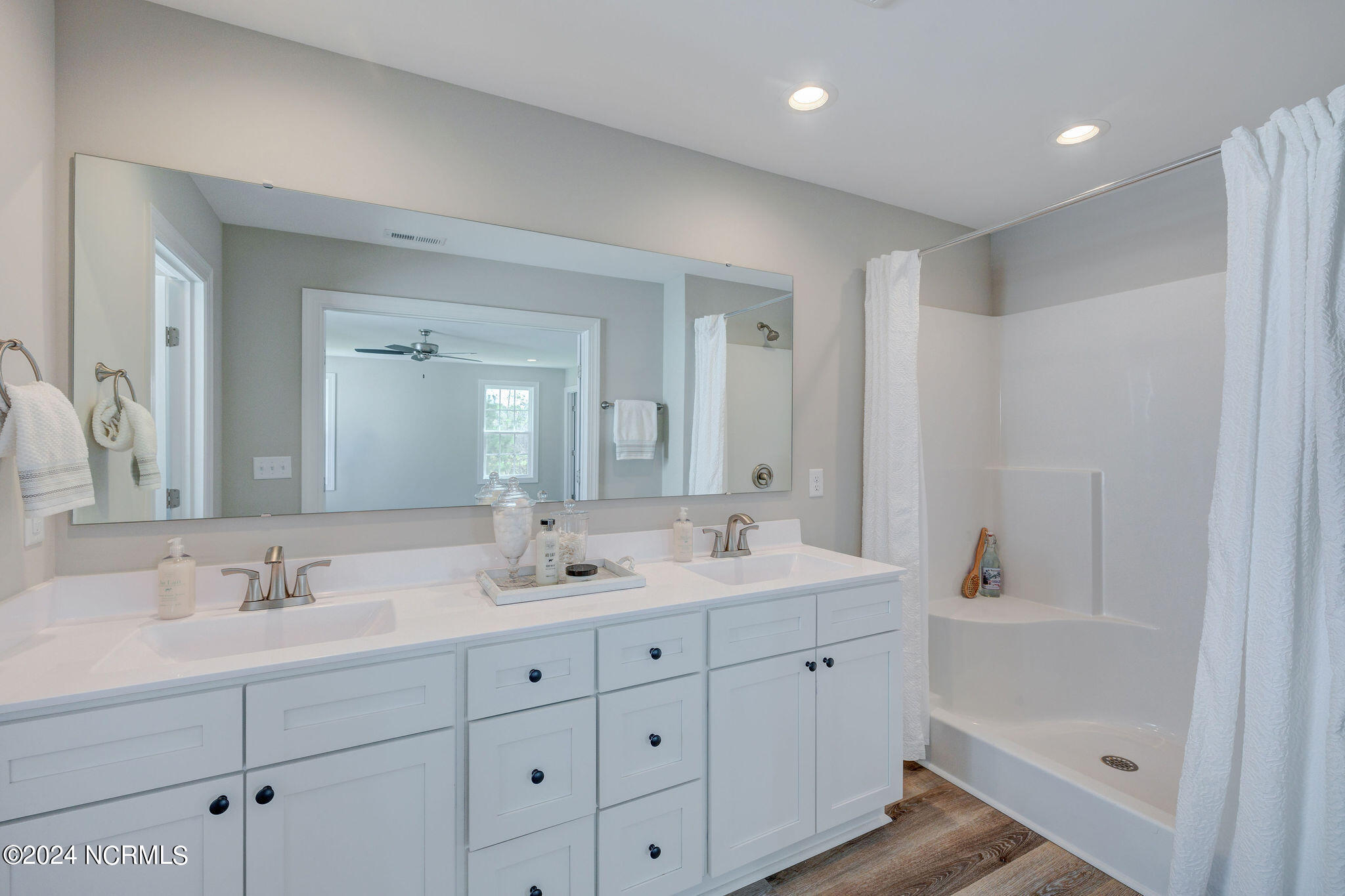 100548274 | Photo 22