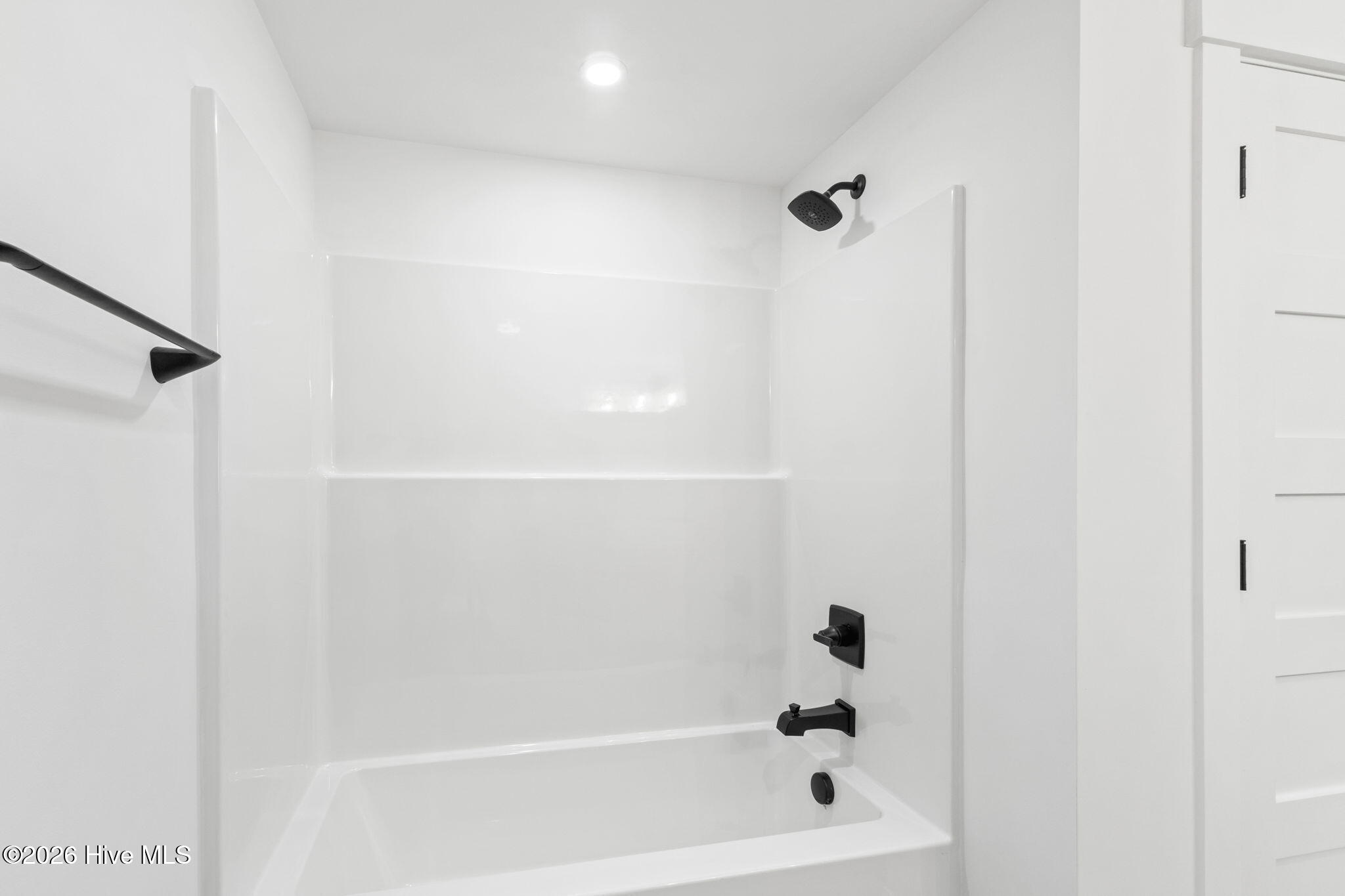 100548911 | Photo 14