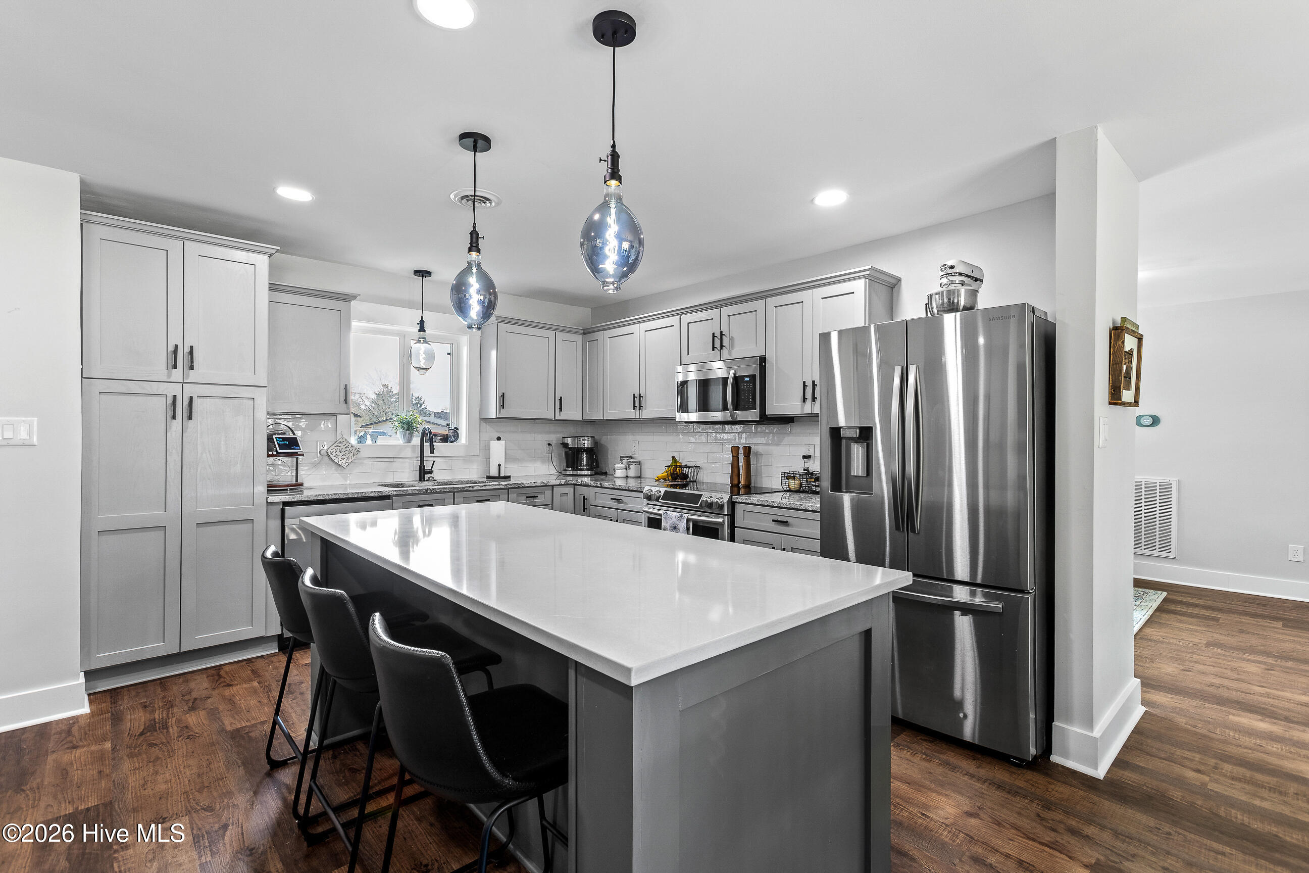 100559929 | Photo 11