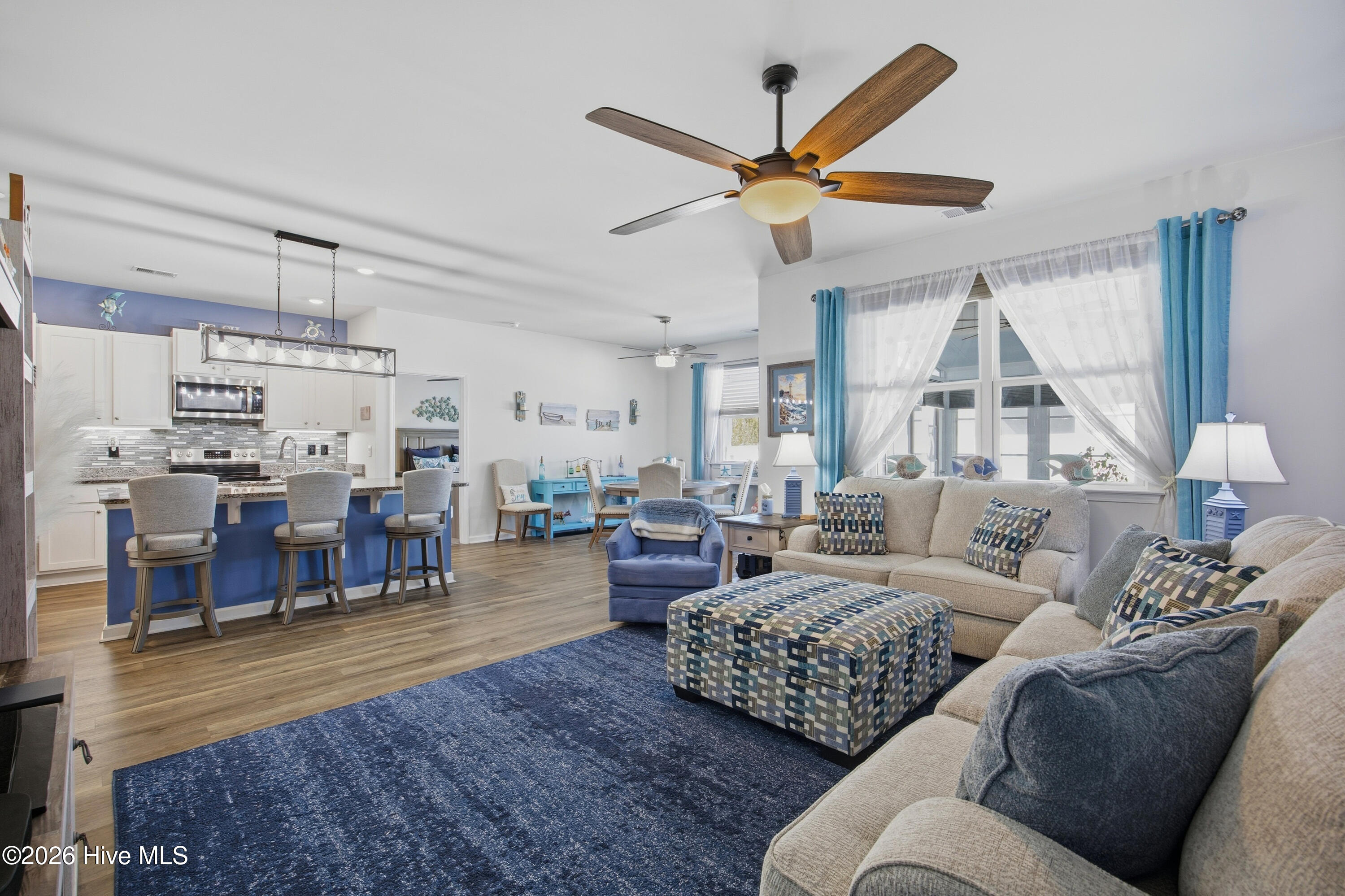 100550888 | Photo 37