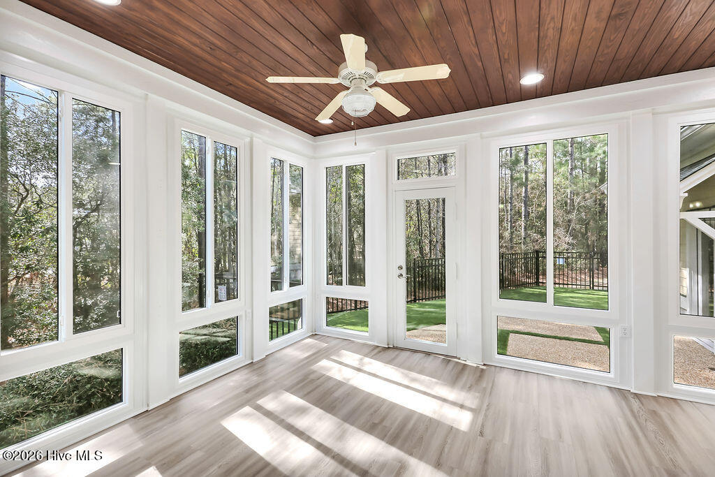 100548295 | Photo 22