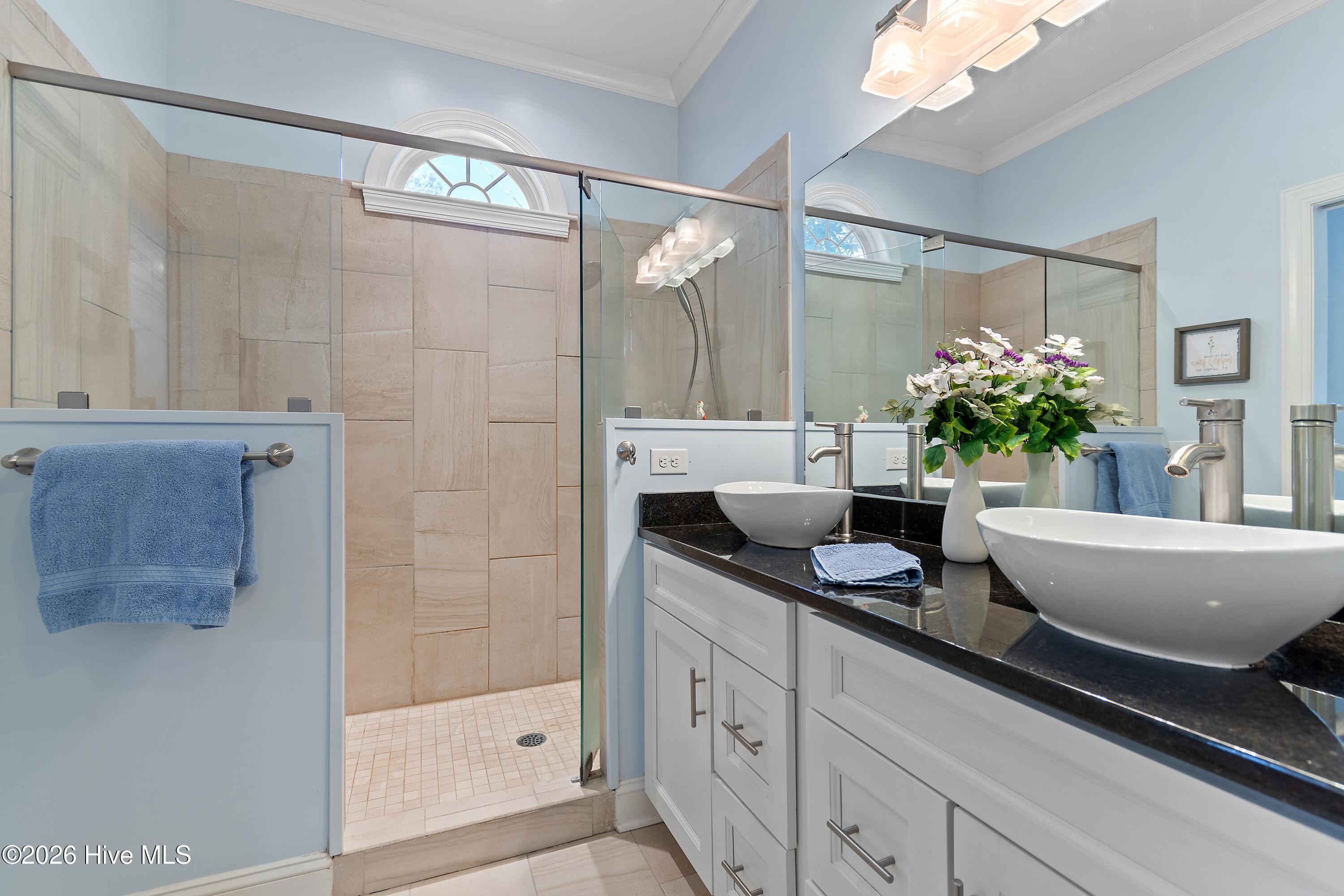 100561490 | Photo 26