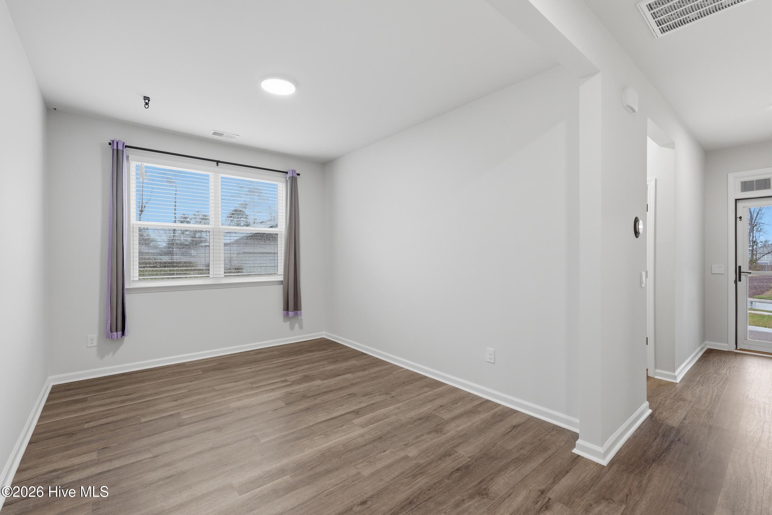 100561033 | Photo 23