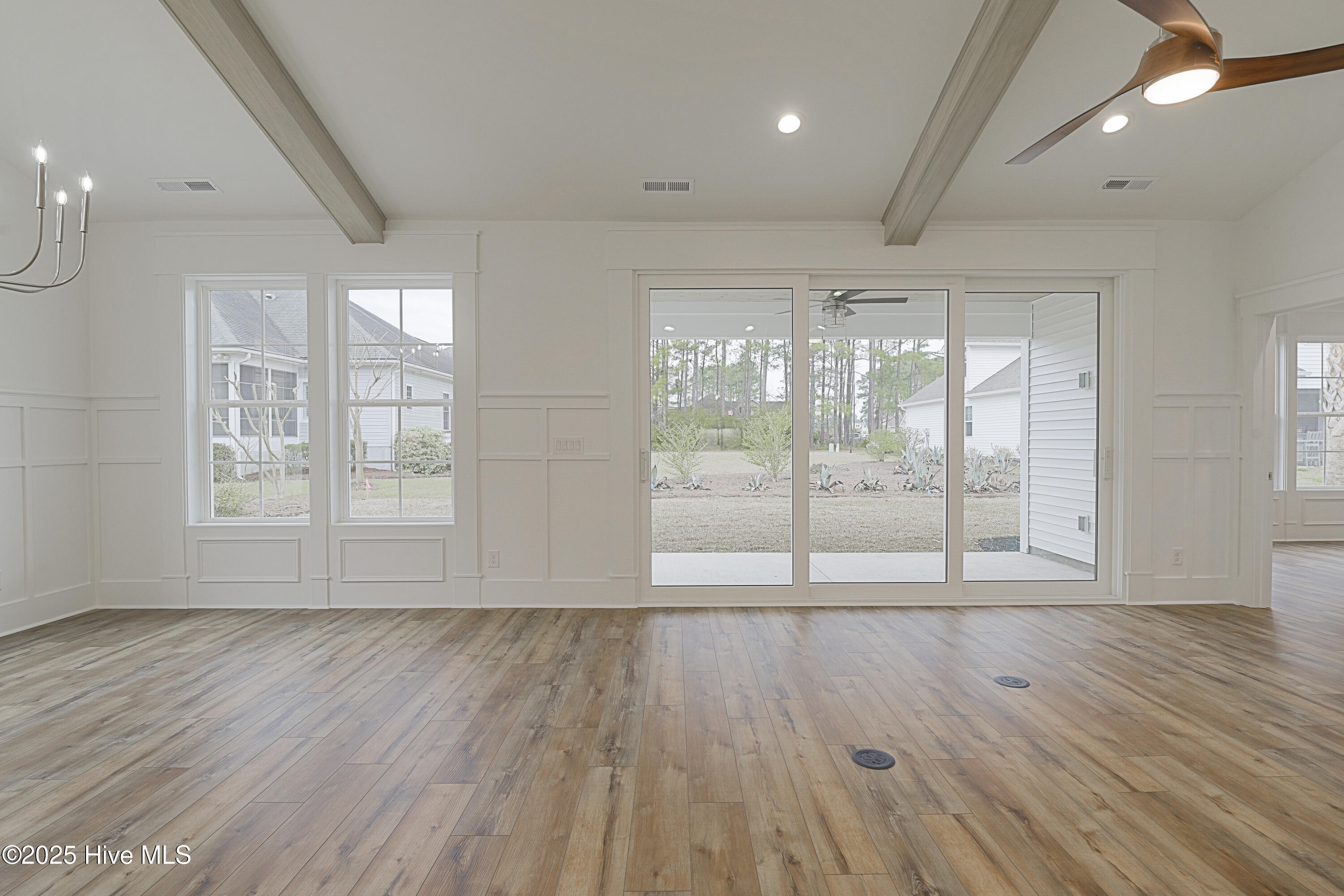 100520217 | Photo 20