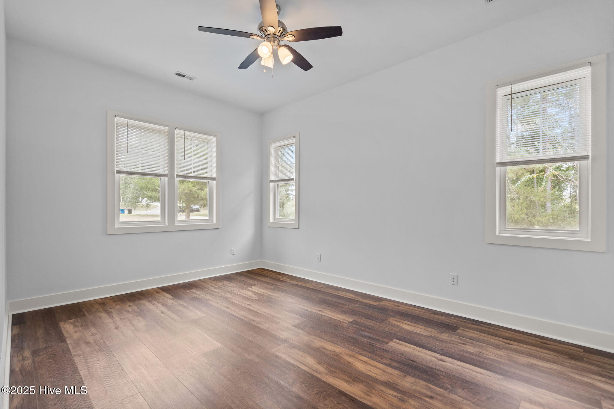 100532333 | Photo 117