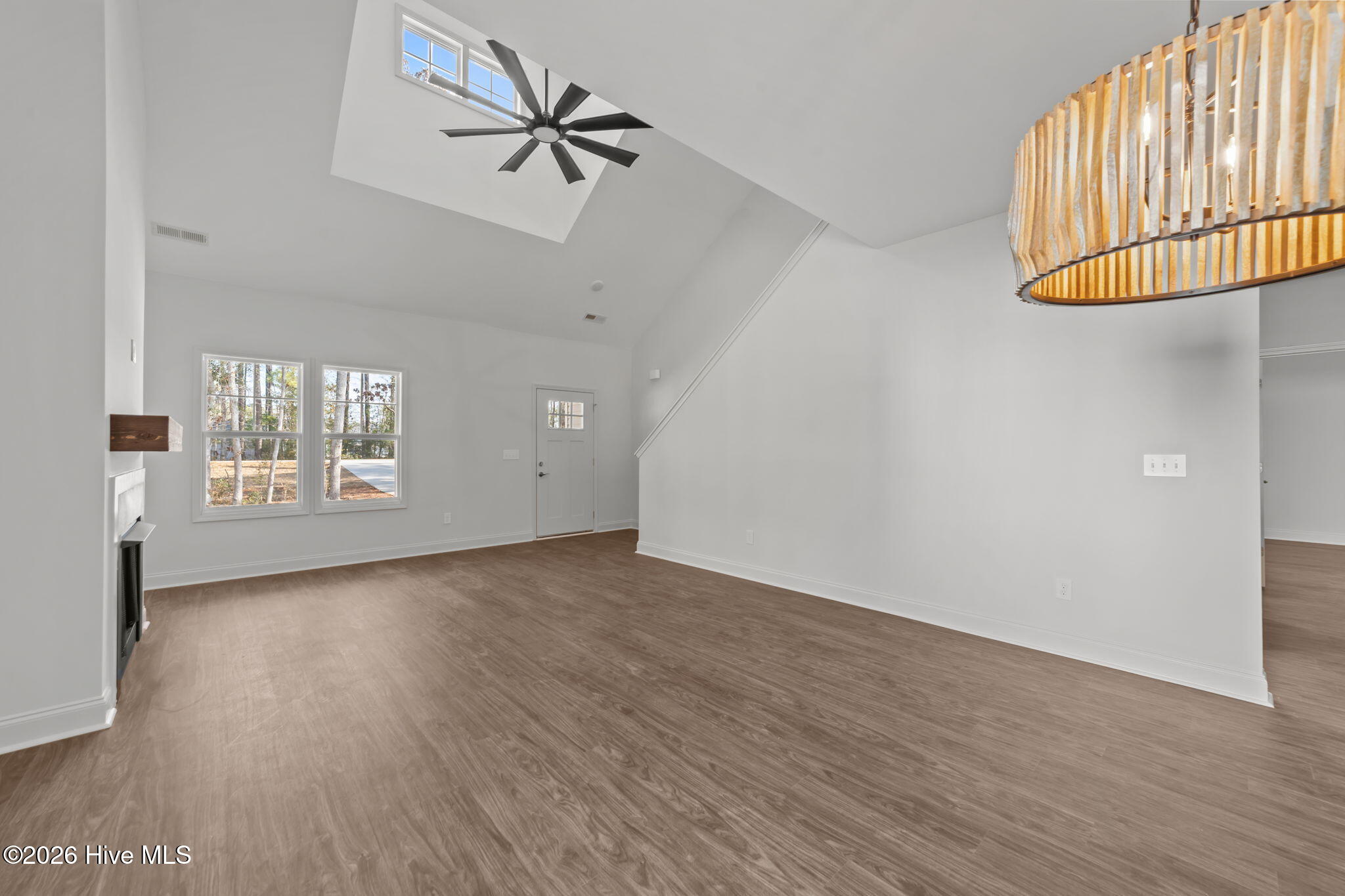 100528698 | Photo 12