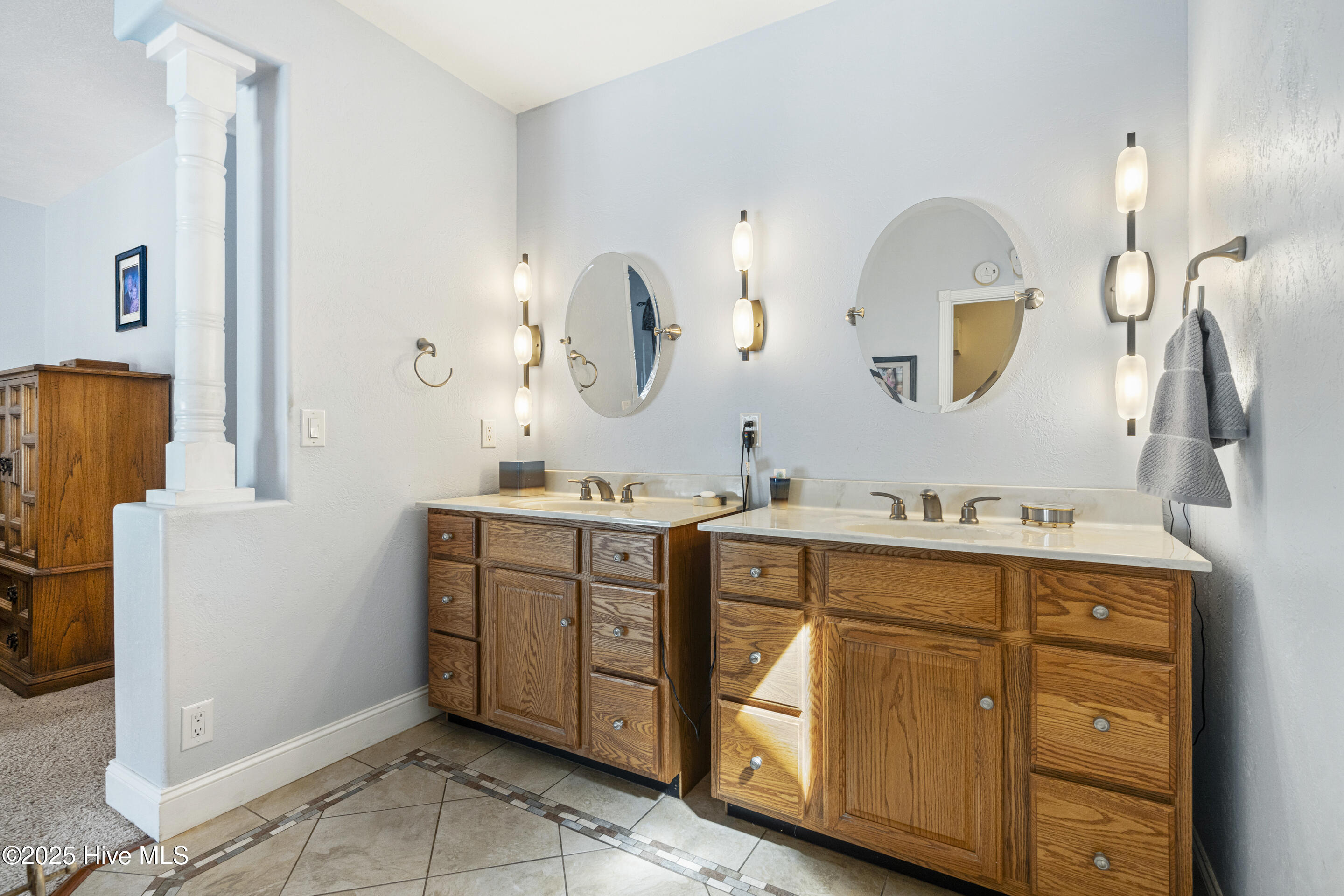 100569480 | Photo 36