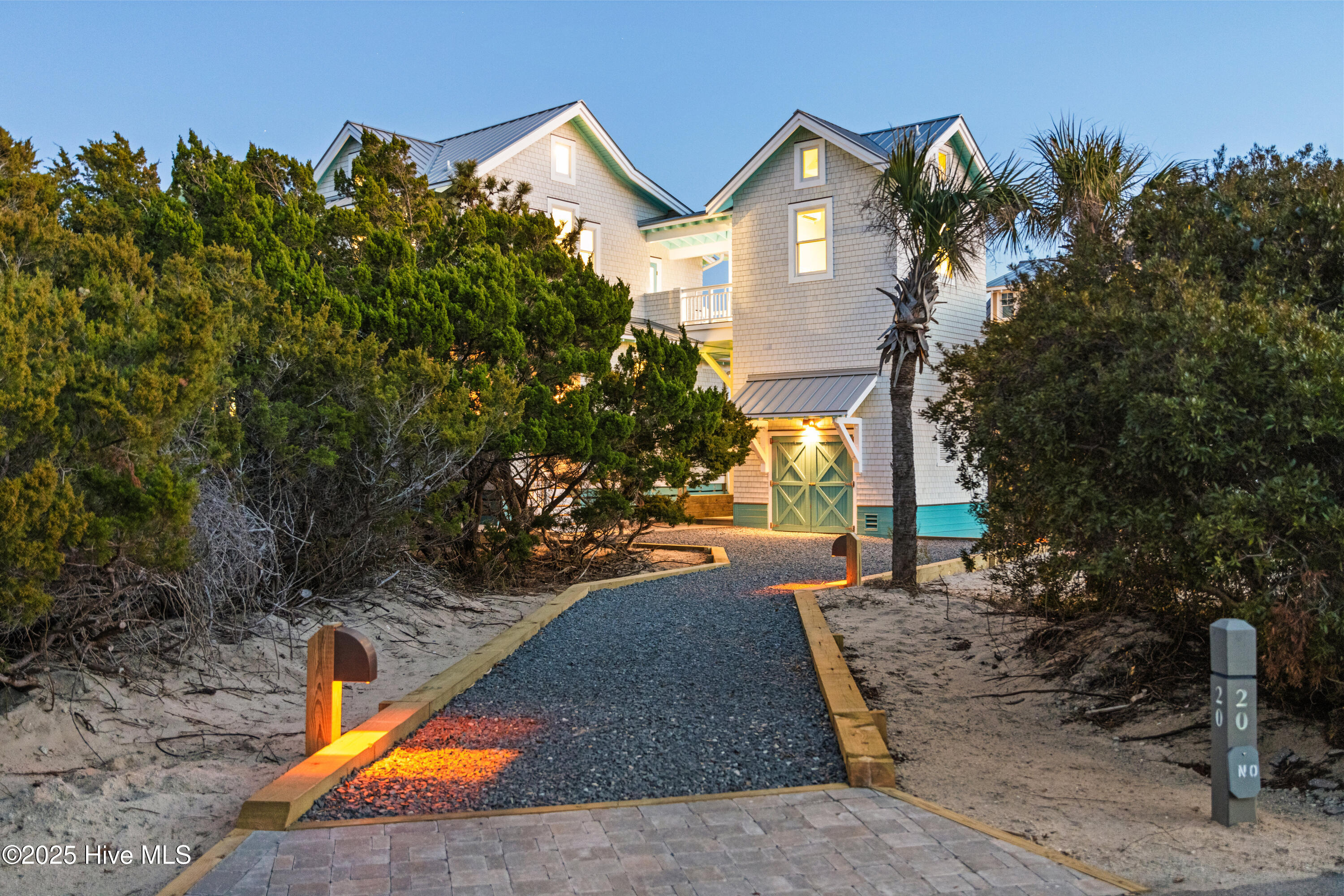 100494398 | Photo 12