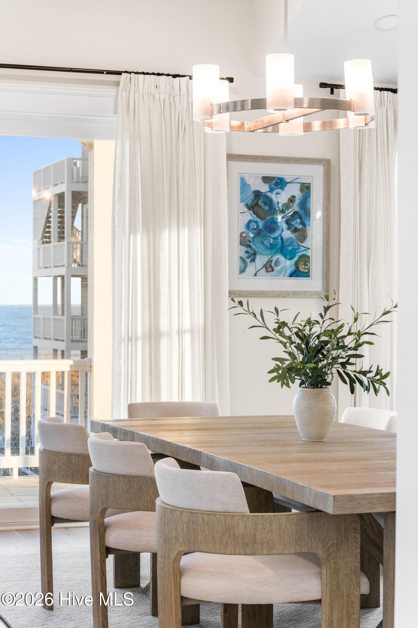 100561823 | Photo 15