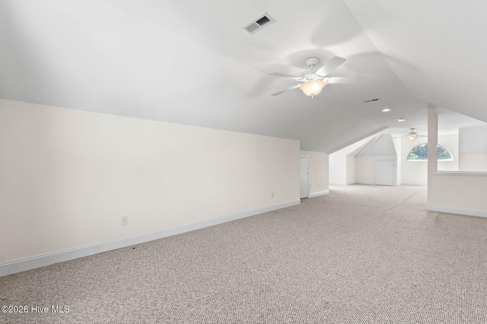 100567537 | Photo 51