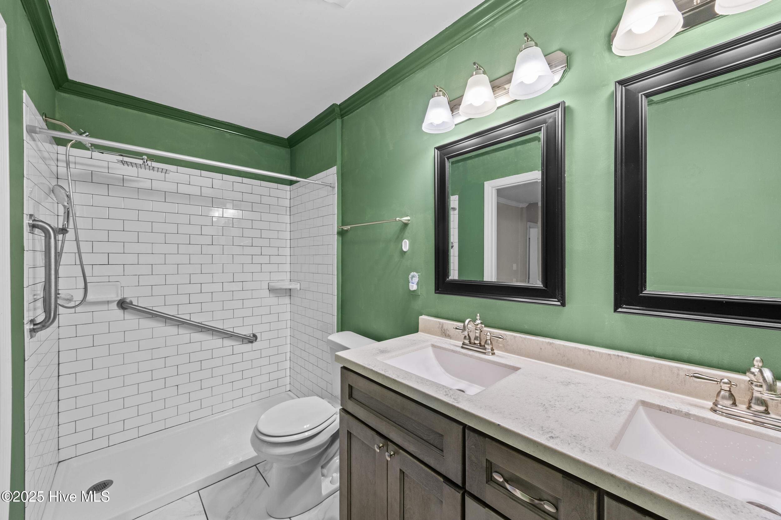 100528550 | Photo 28