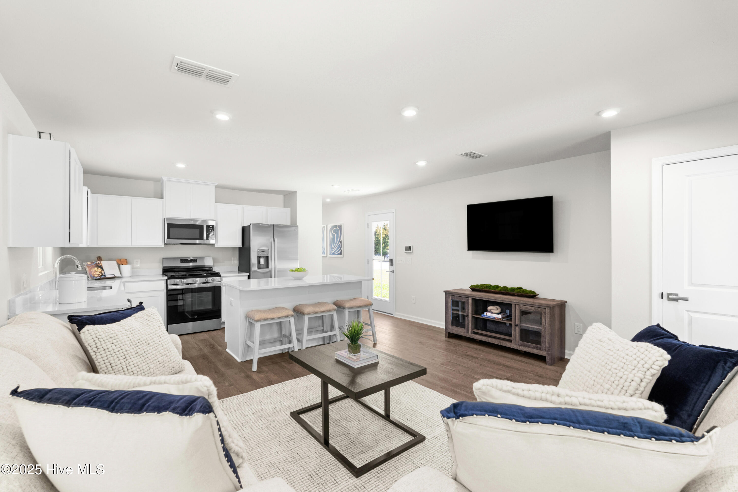 MPO 515 1508 Pine Log Trail Interior 2-f