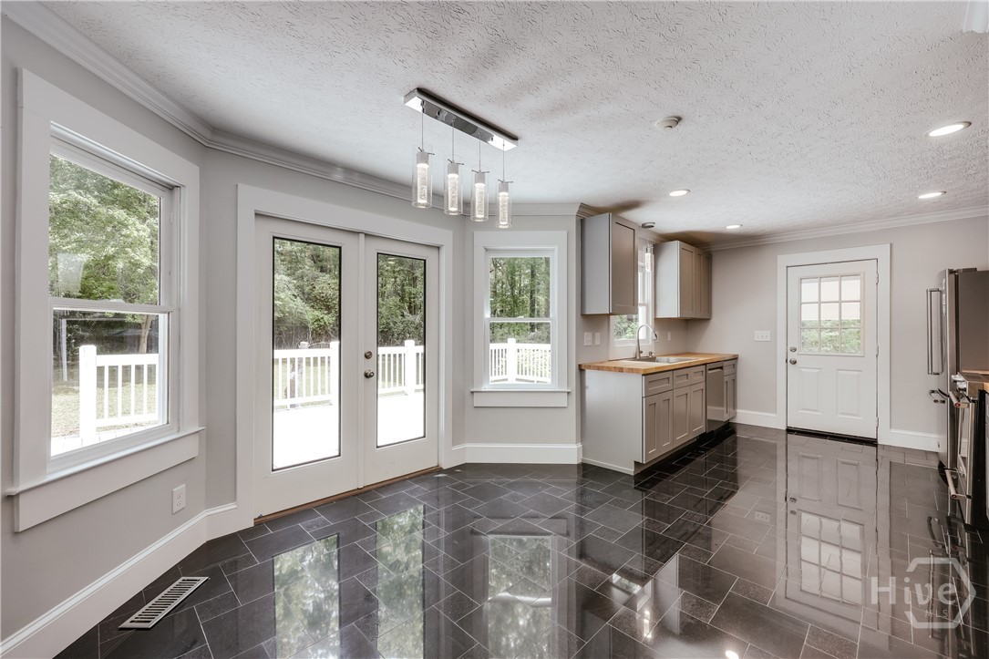 155 Hunters Pointe Drive