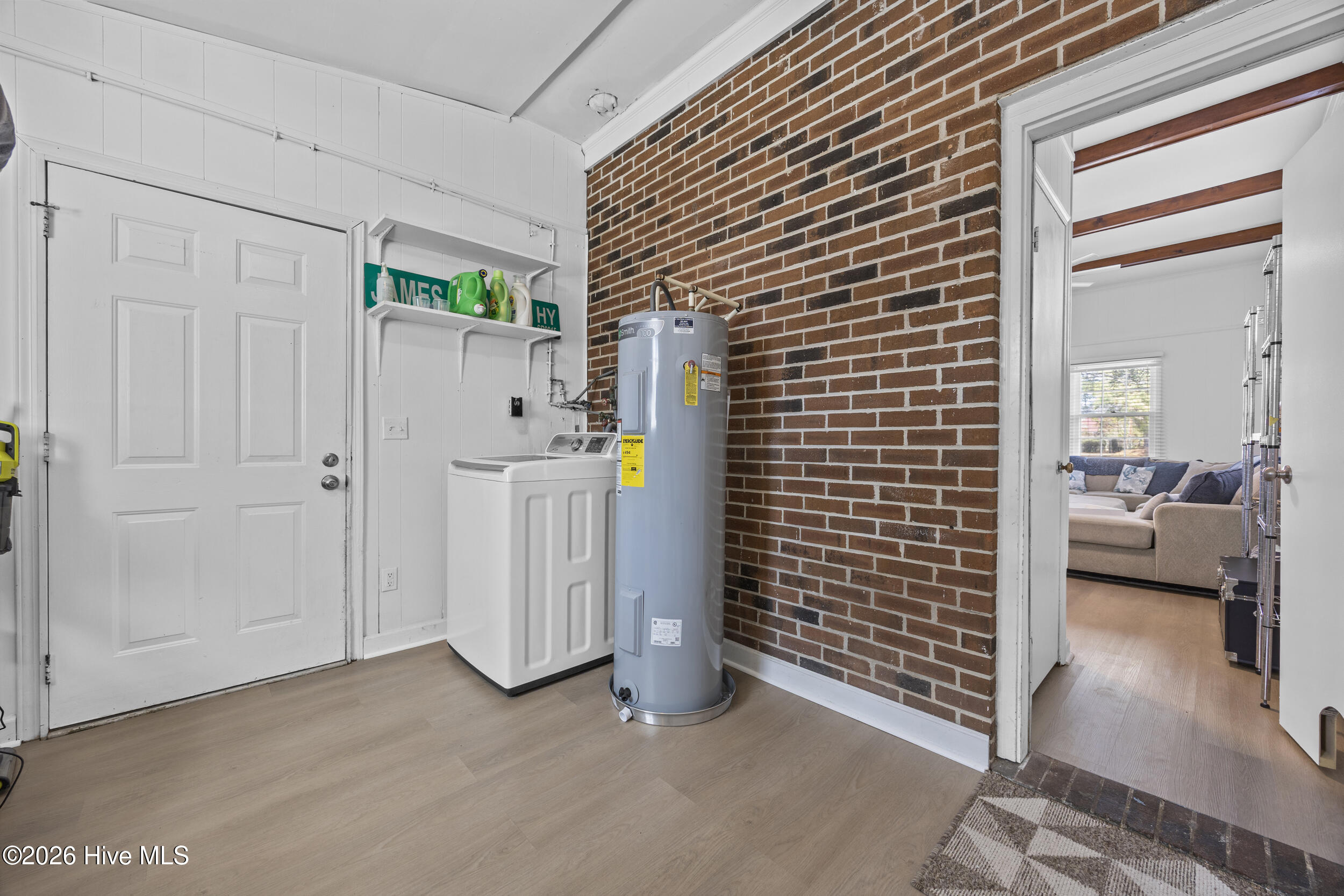 100557168 | Photo 16