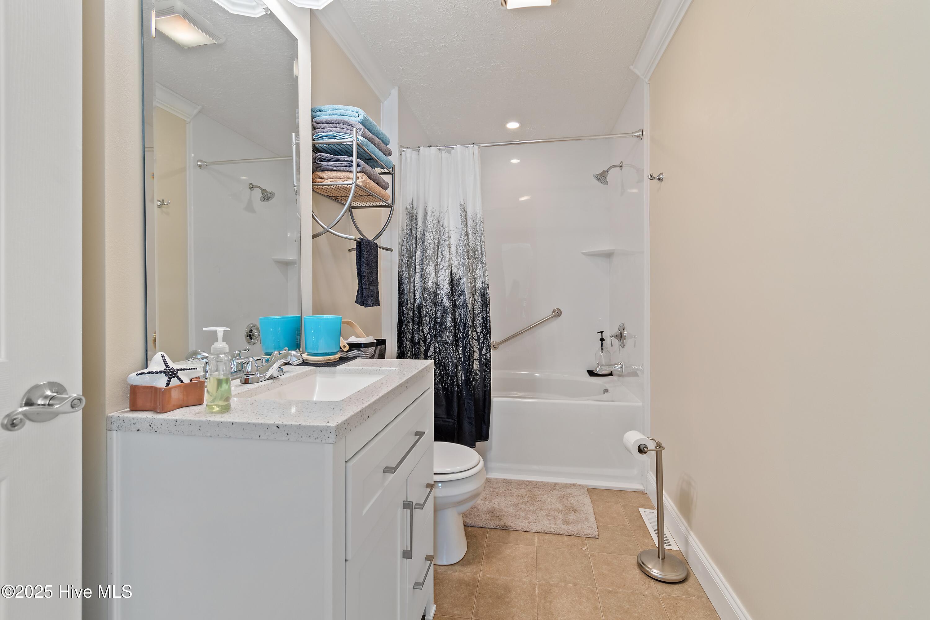 100504365 | Photo 23