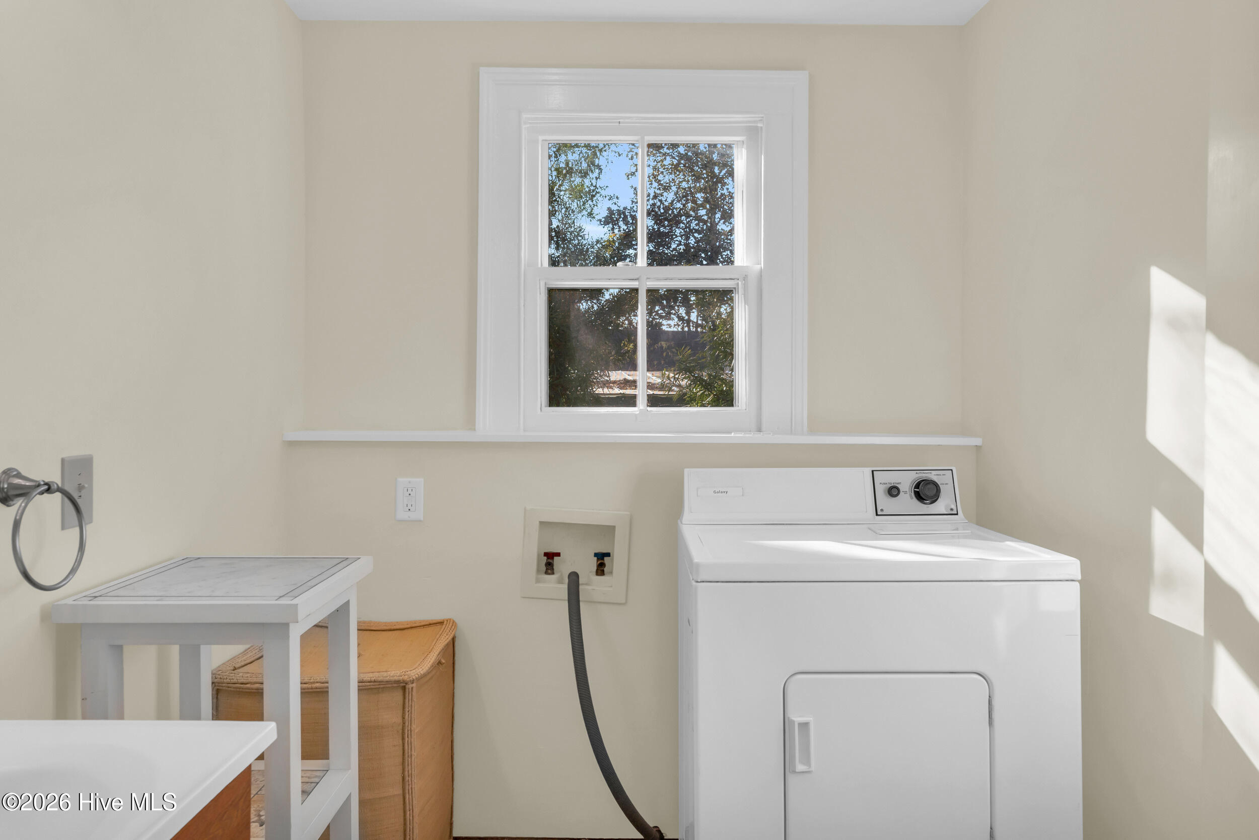 100528129 | Photo 40