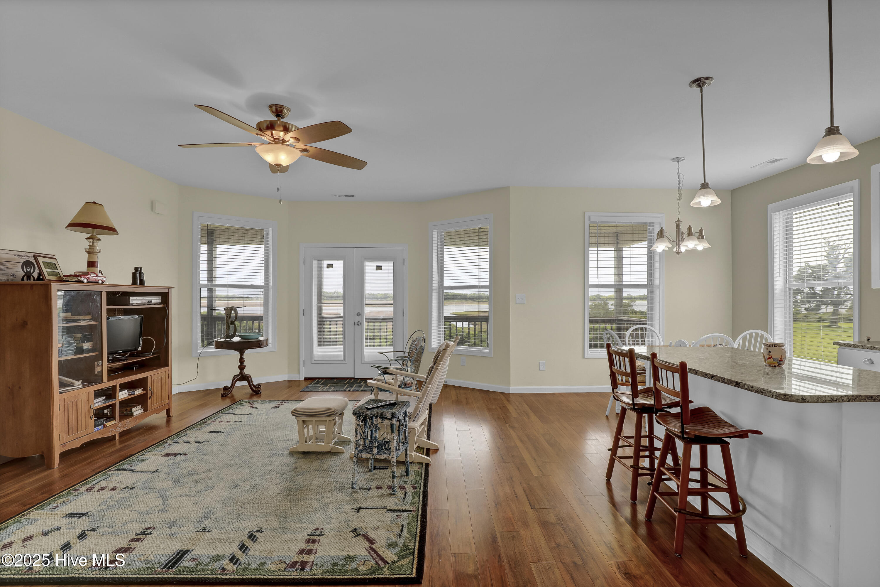 100511800 | Photo 26