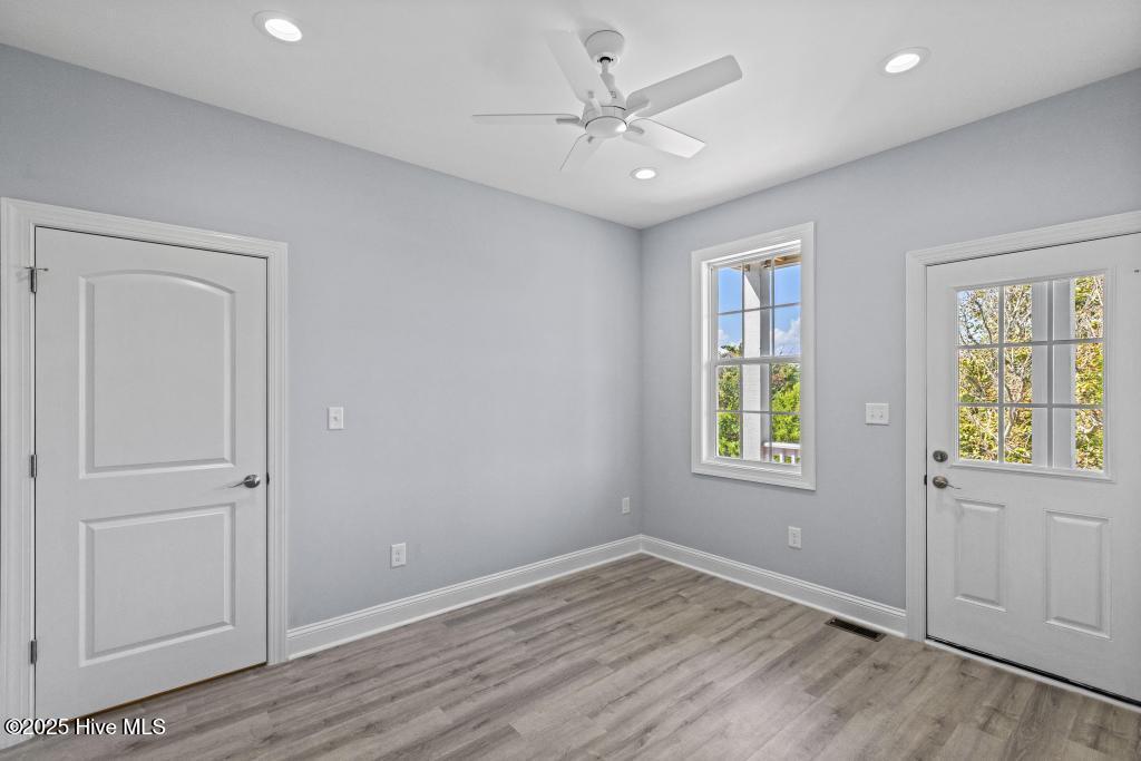 100535479 | Photo 56