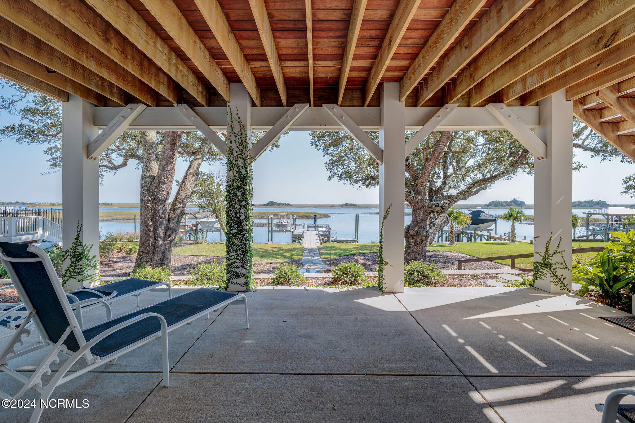 100547028 | Photo 76