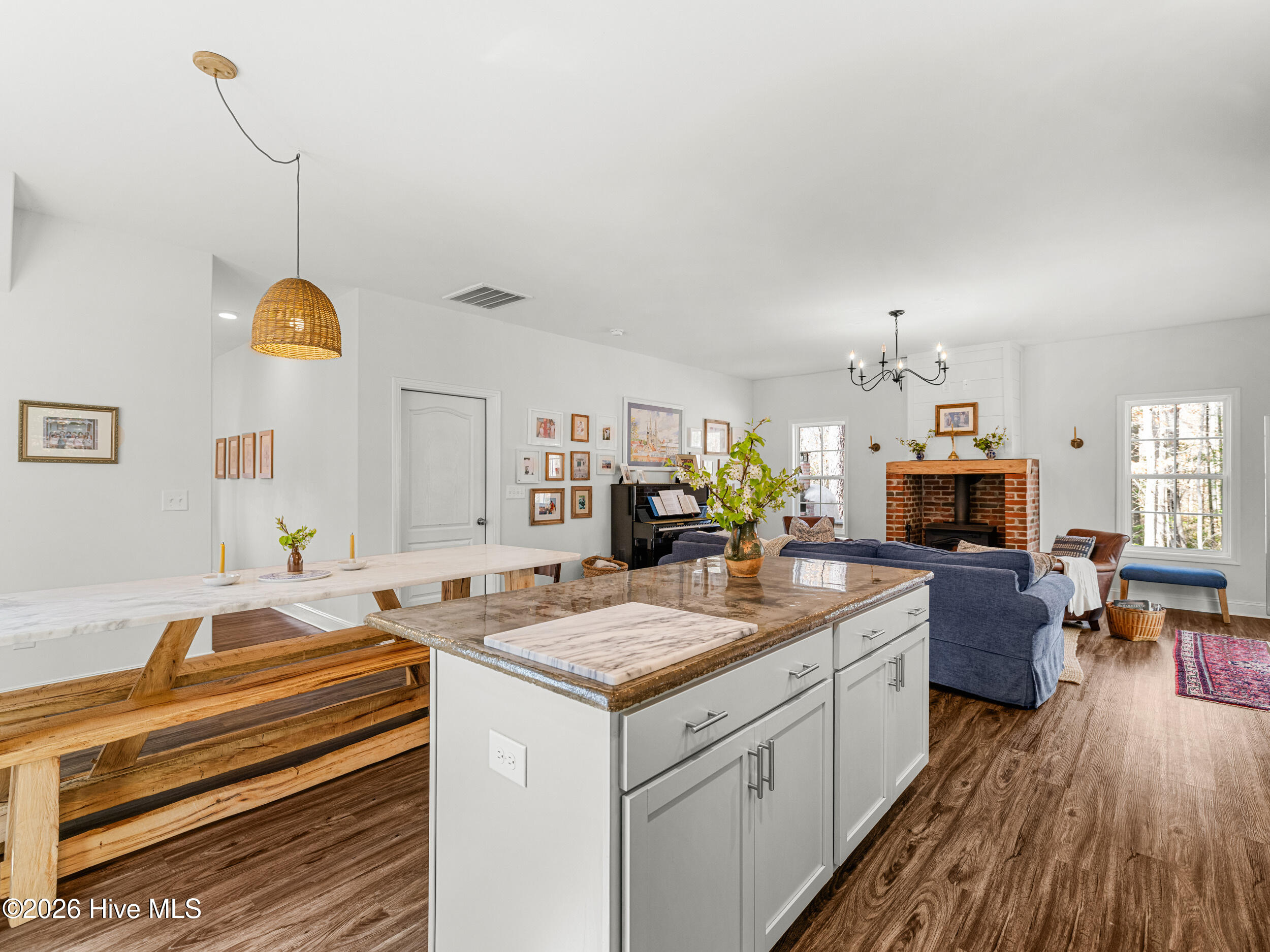 100558735 | Photo 16