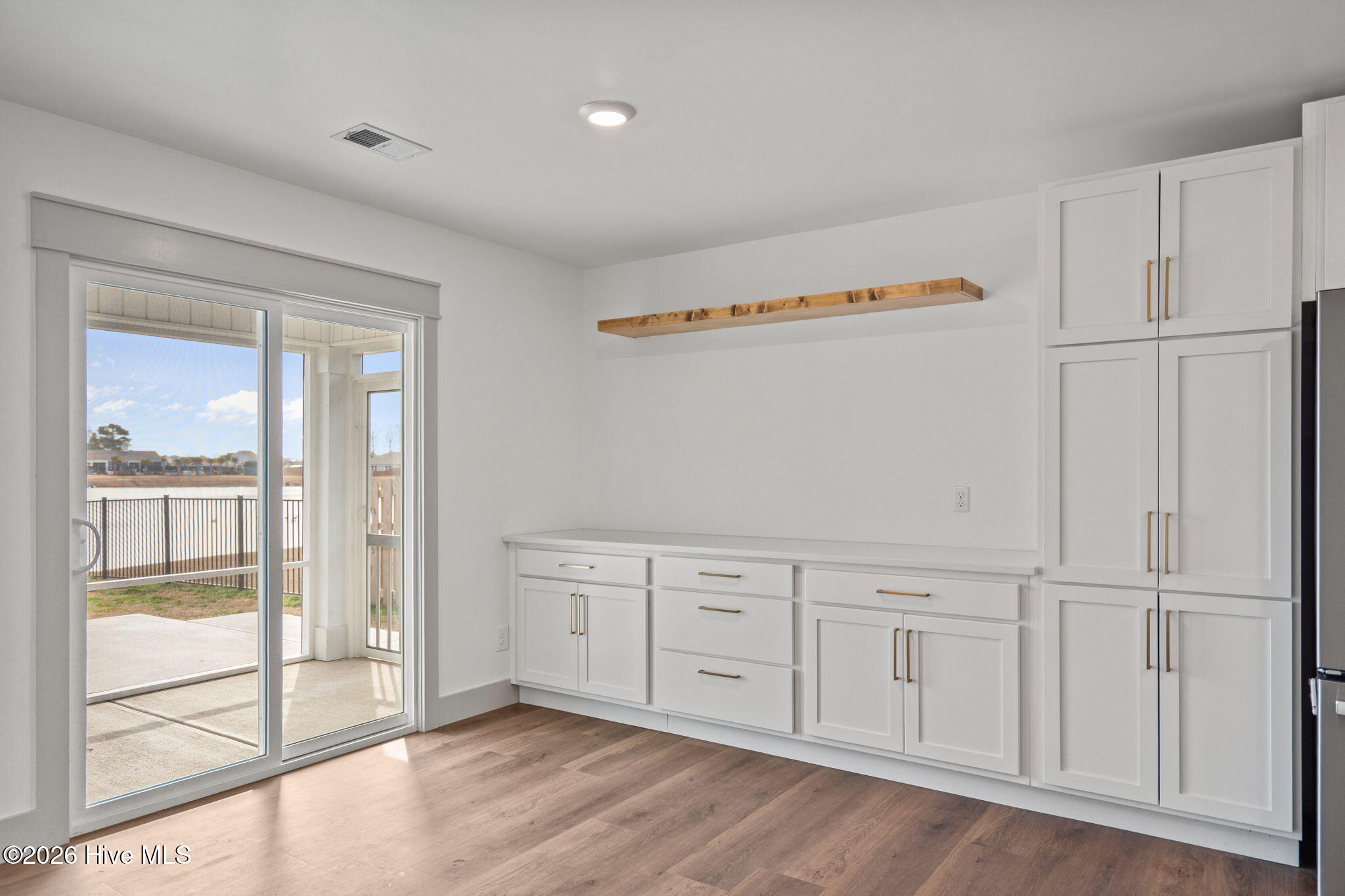 100555657 | Photo 22