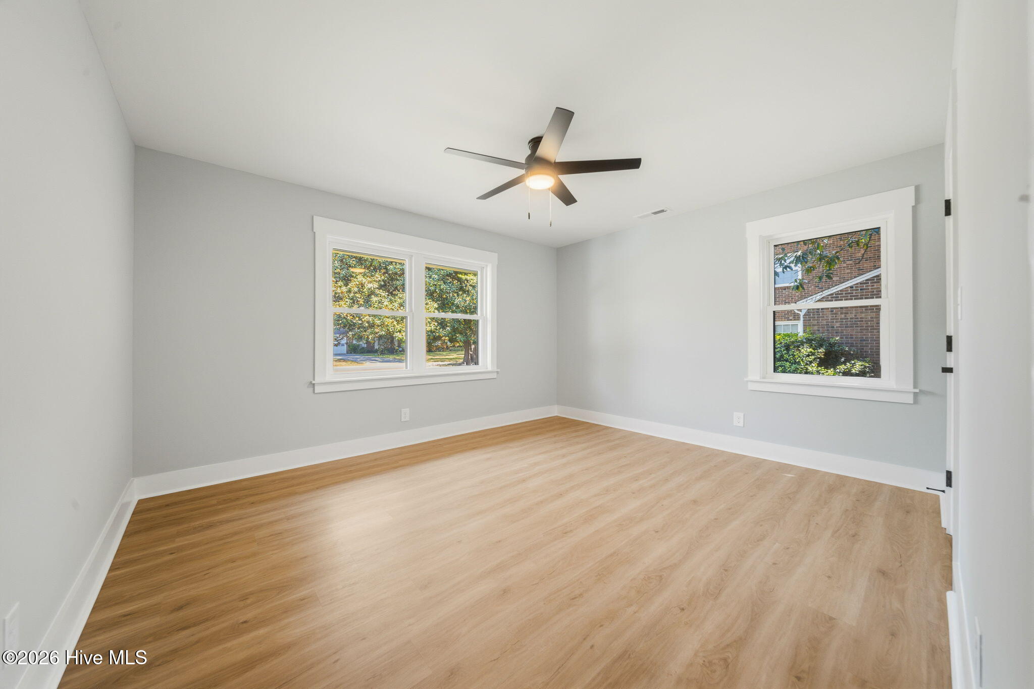 100569769 | Photo 49