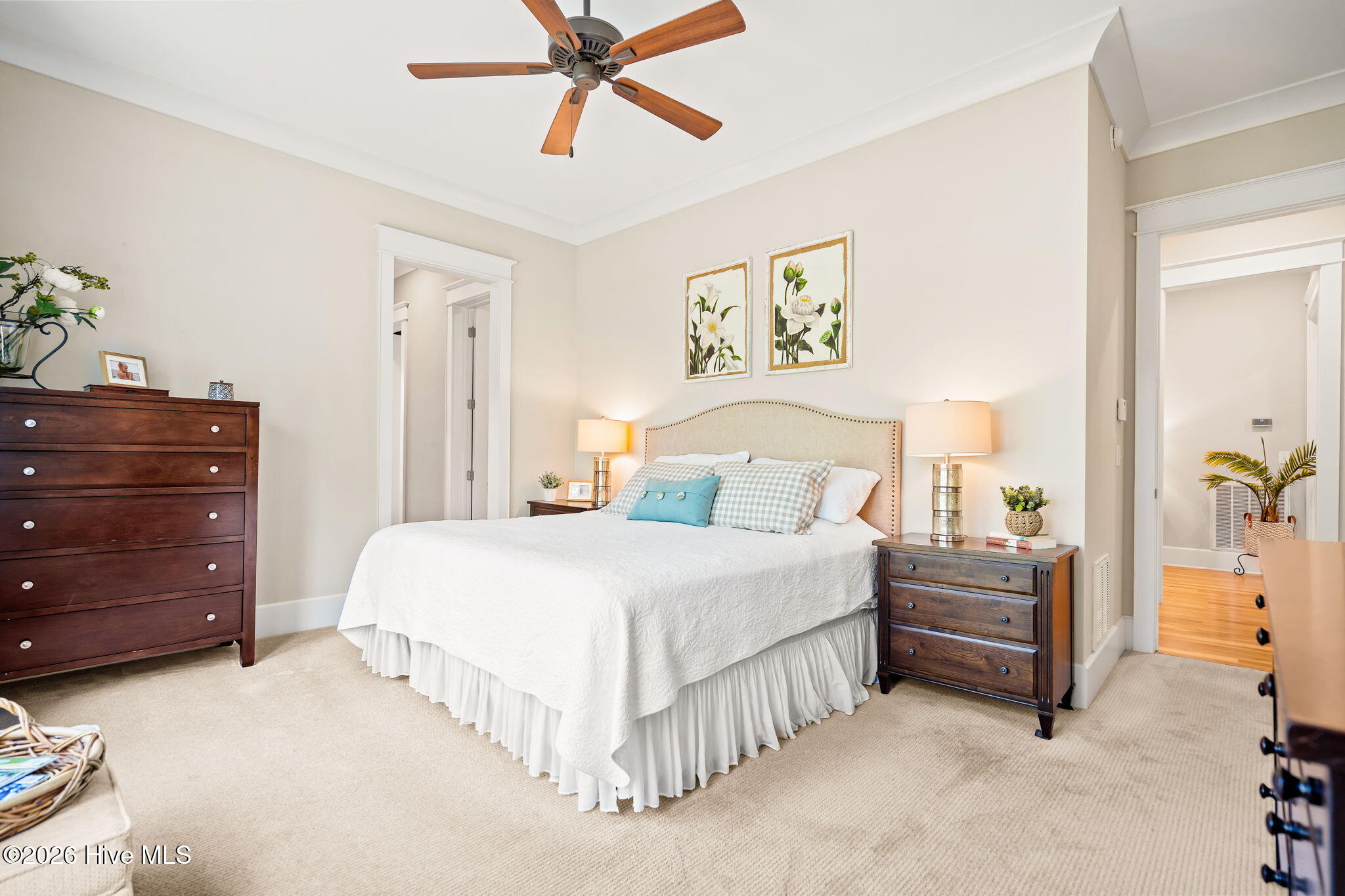 100567886 | Photo 35