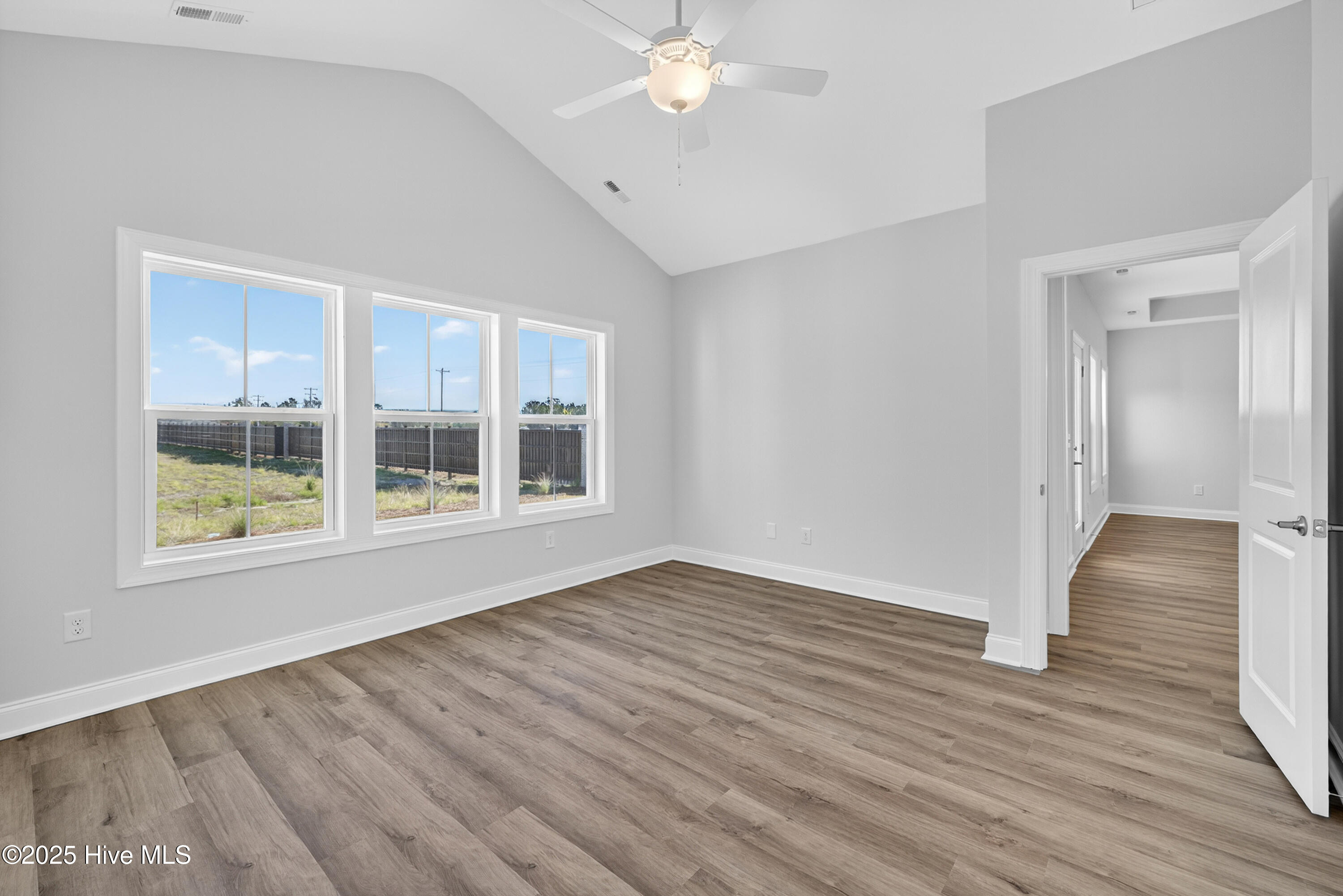 100544174 | Photo 25