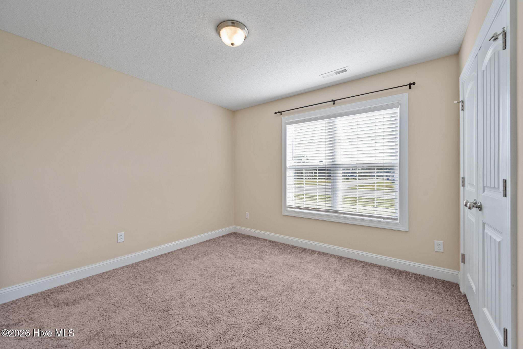 100564083 | Photo 22