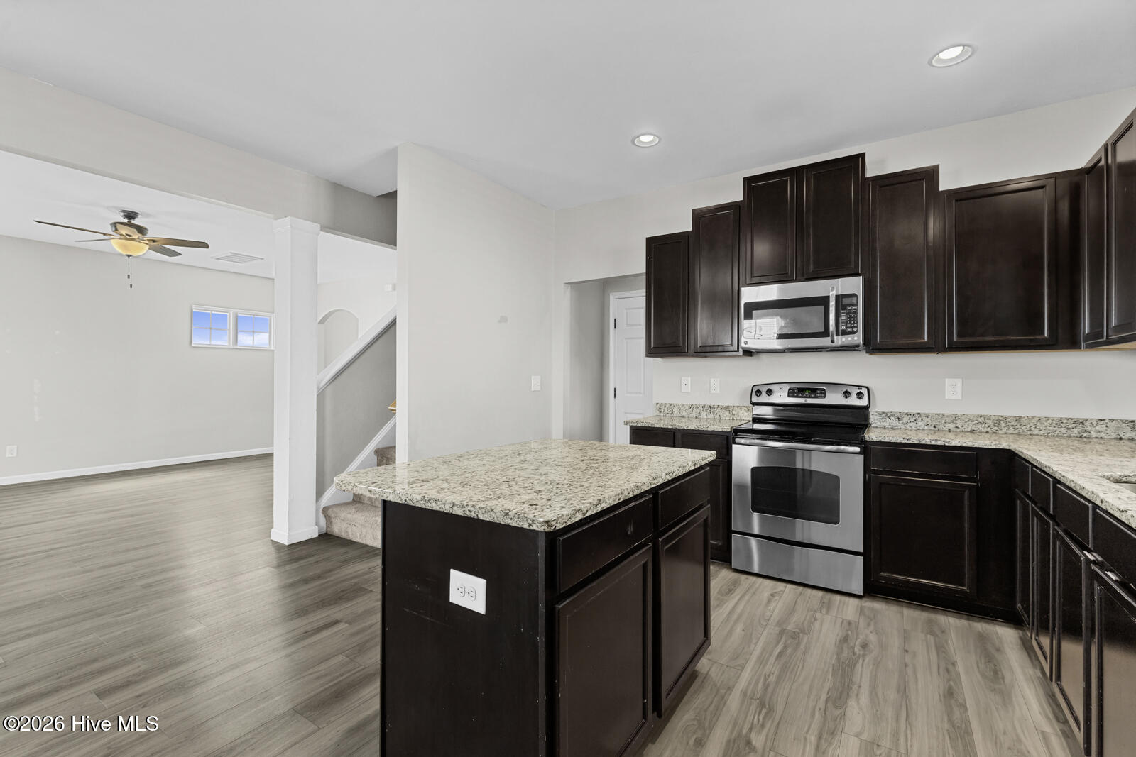 100556898 | Photo 10