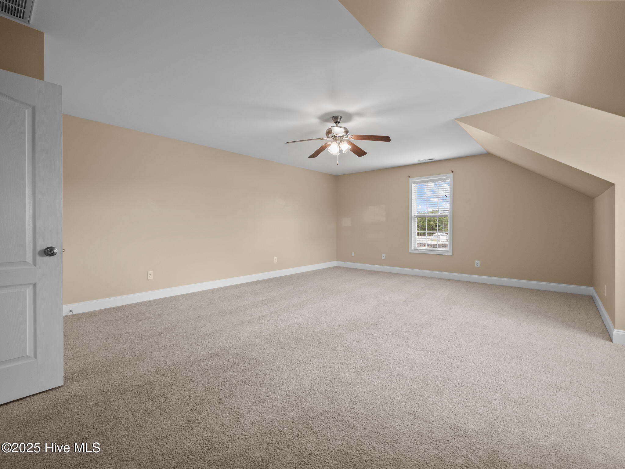 100556679 | Photo 36