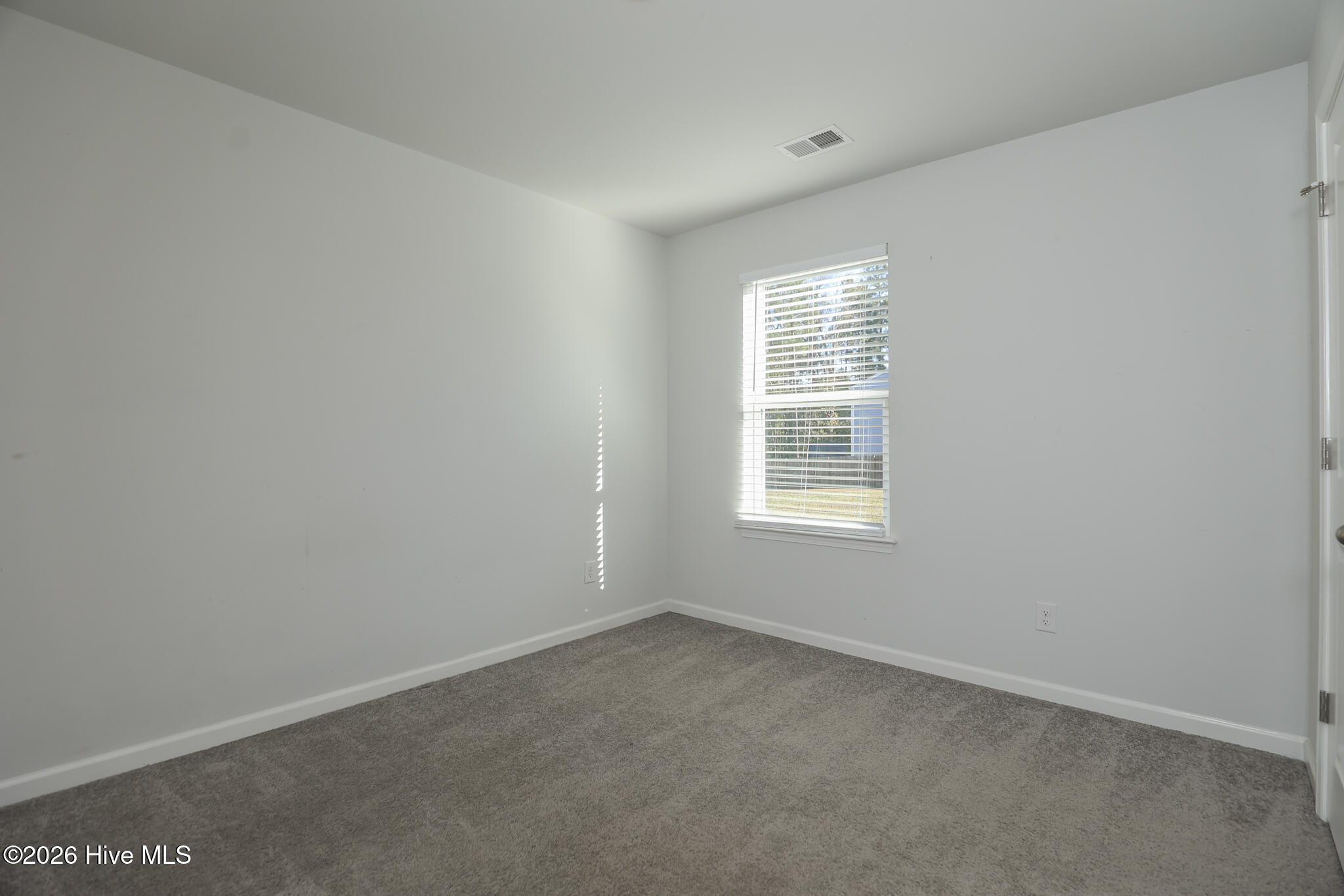 100548546 | Photo 15