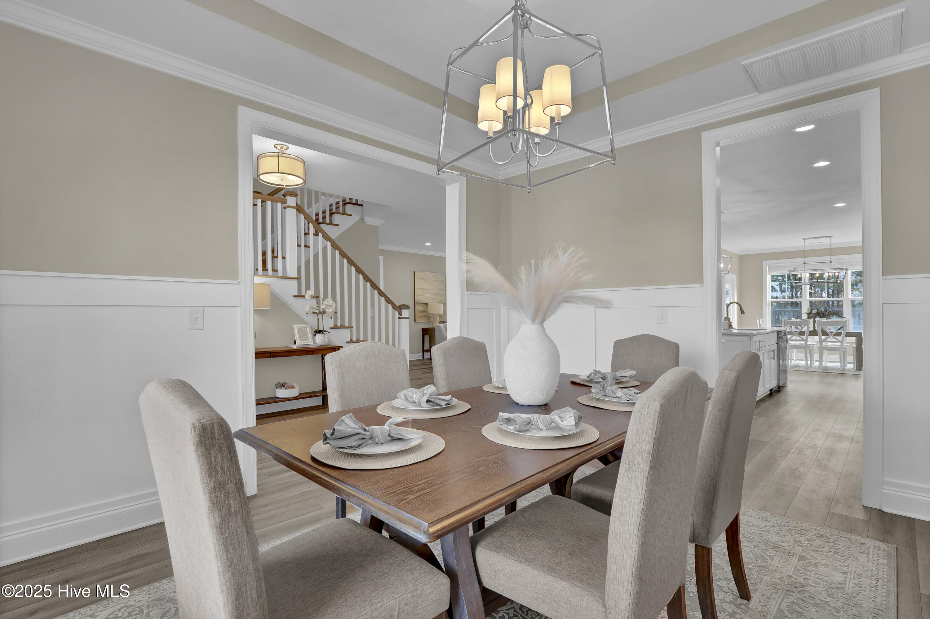 100545755 | Photo 11