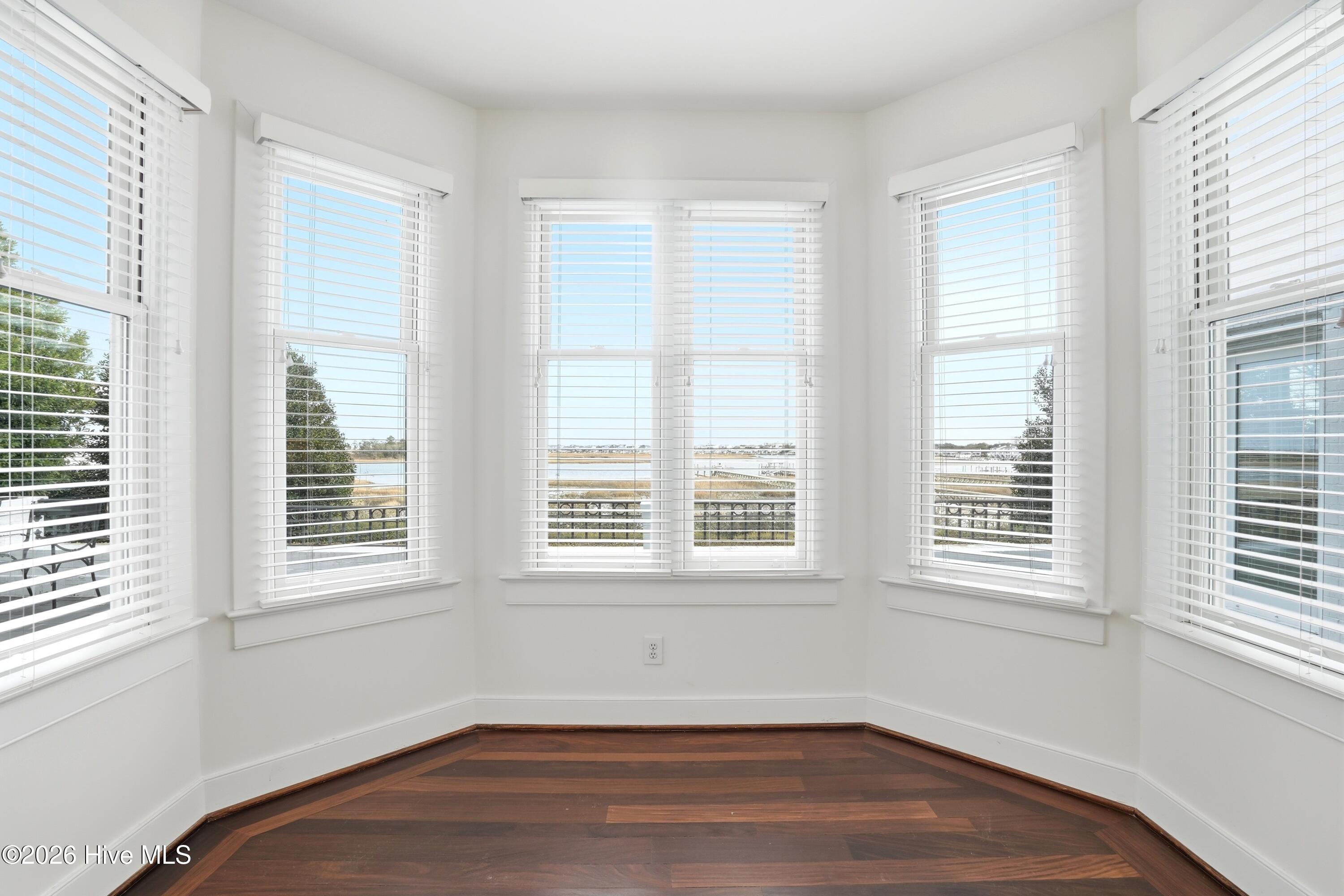 100556046 | Photo 35