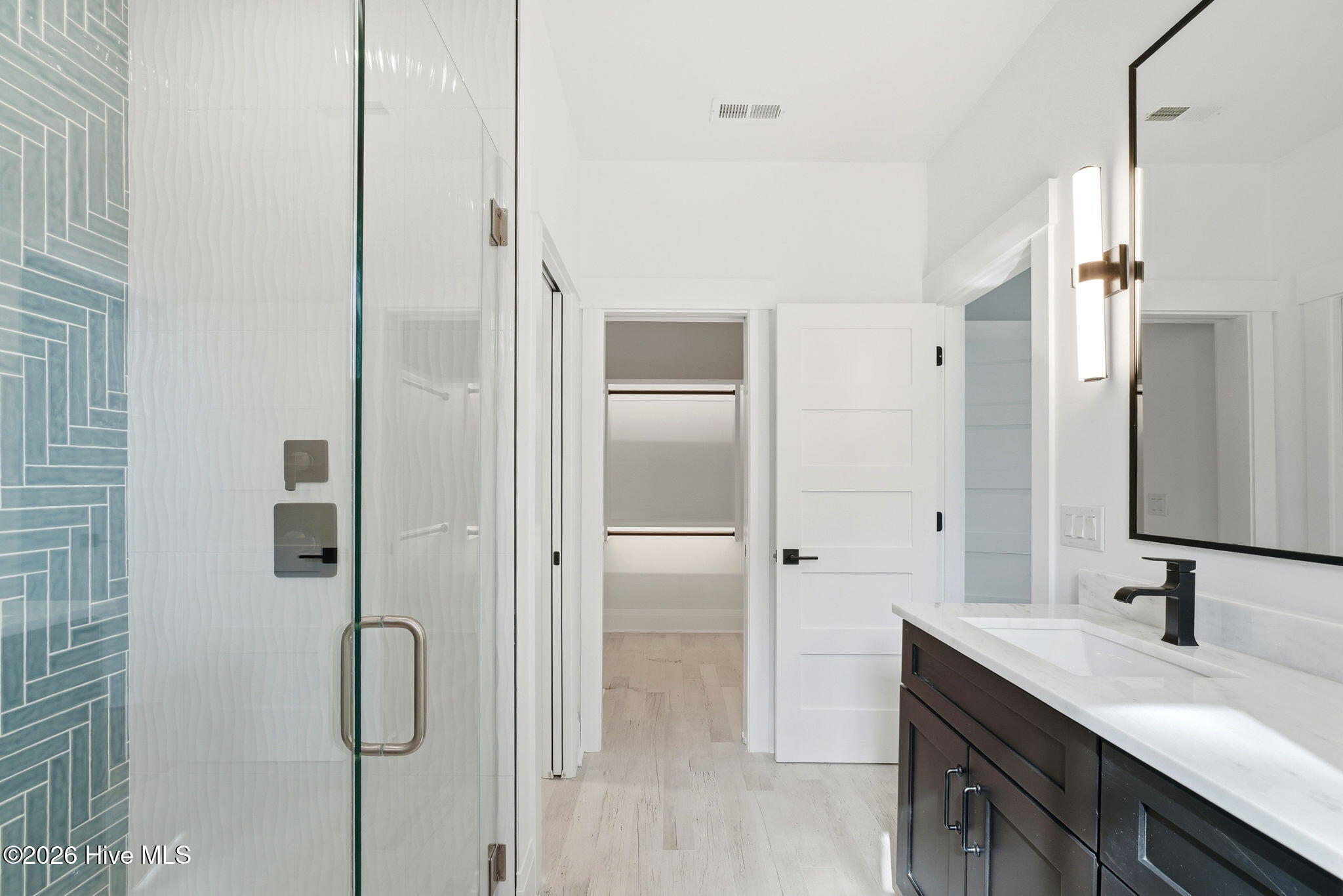 100554131 | Photo 30