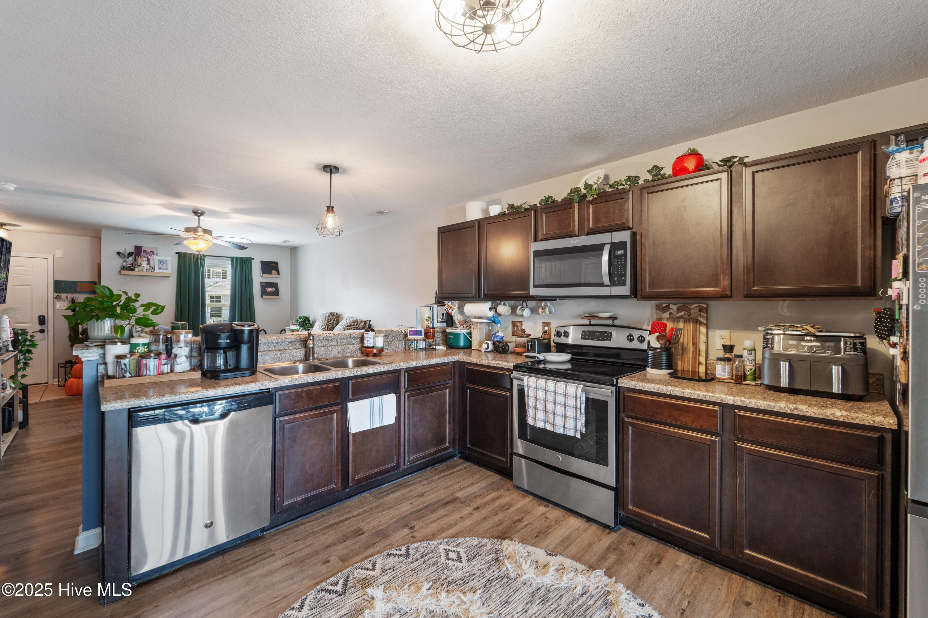 100539318 | Photo 26