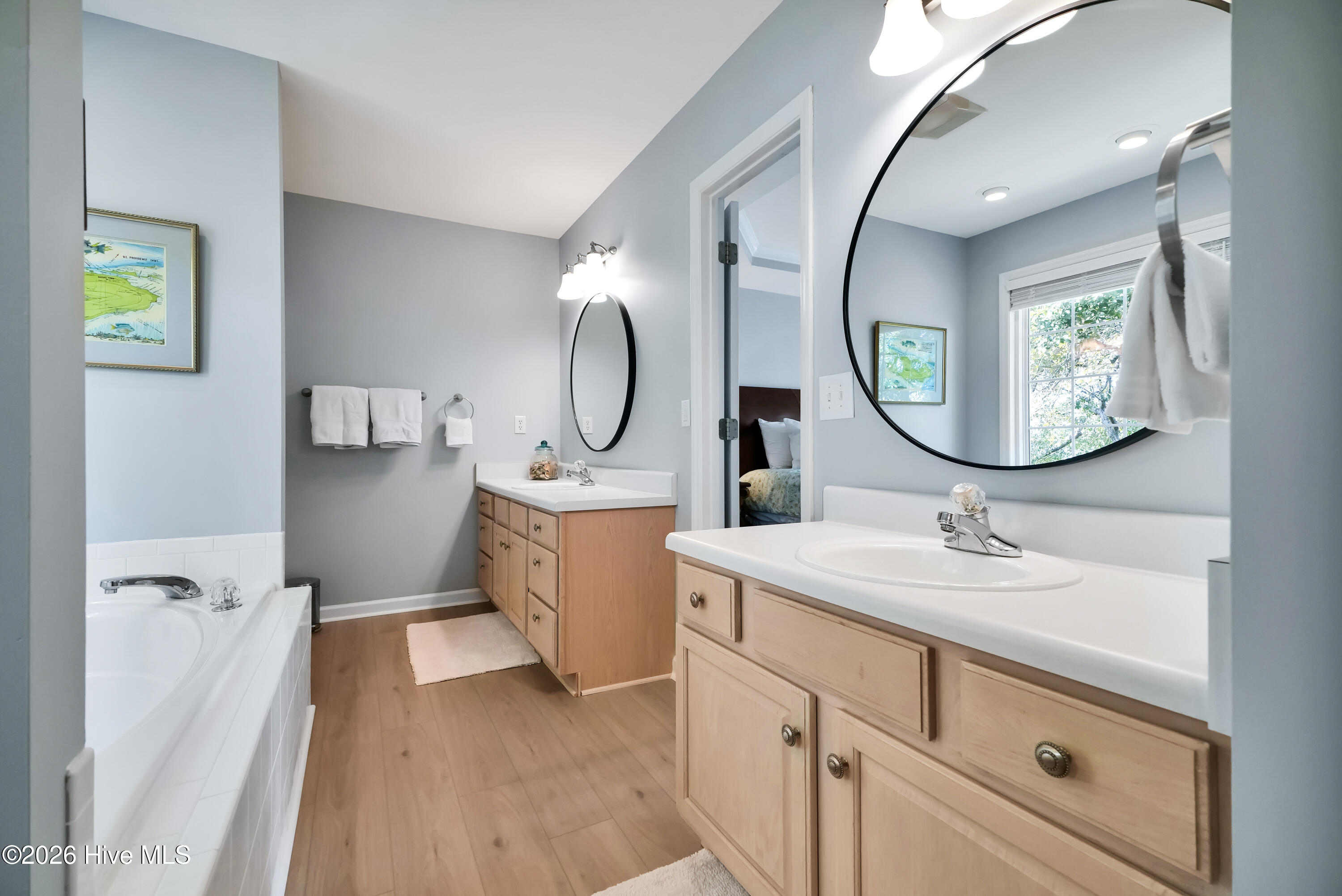 100550810 | Photo 28