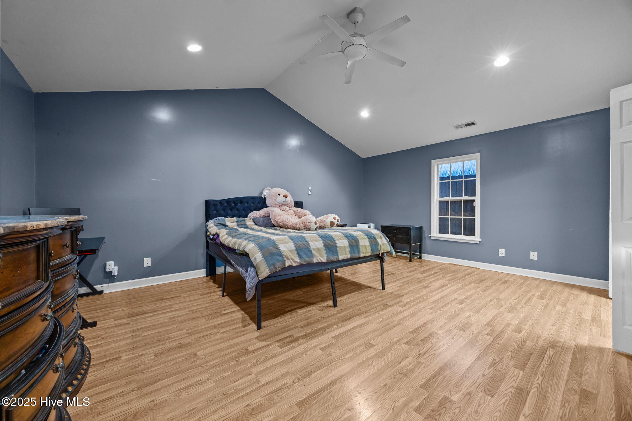 100544873 | Photo 17