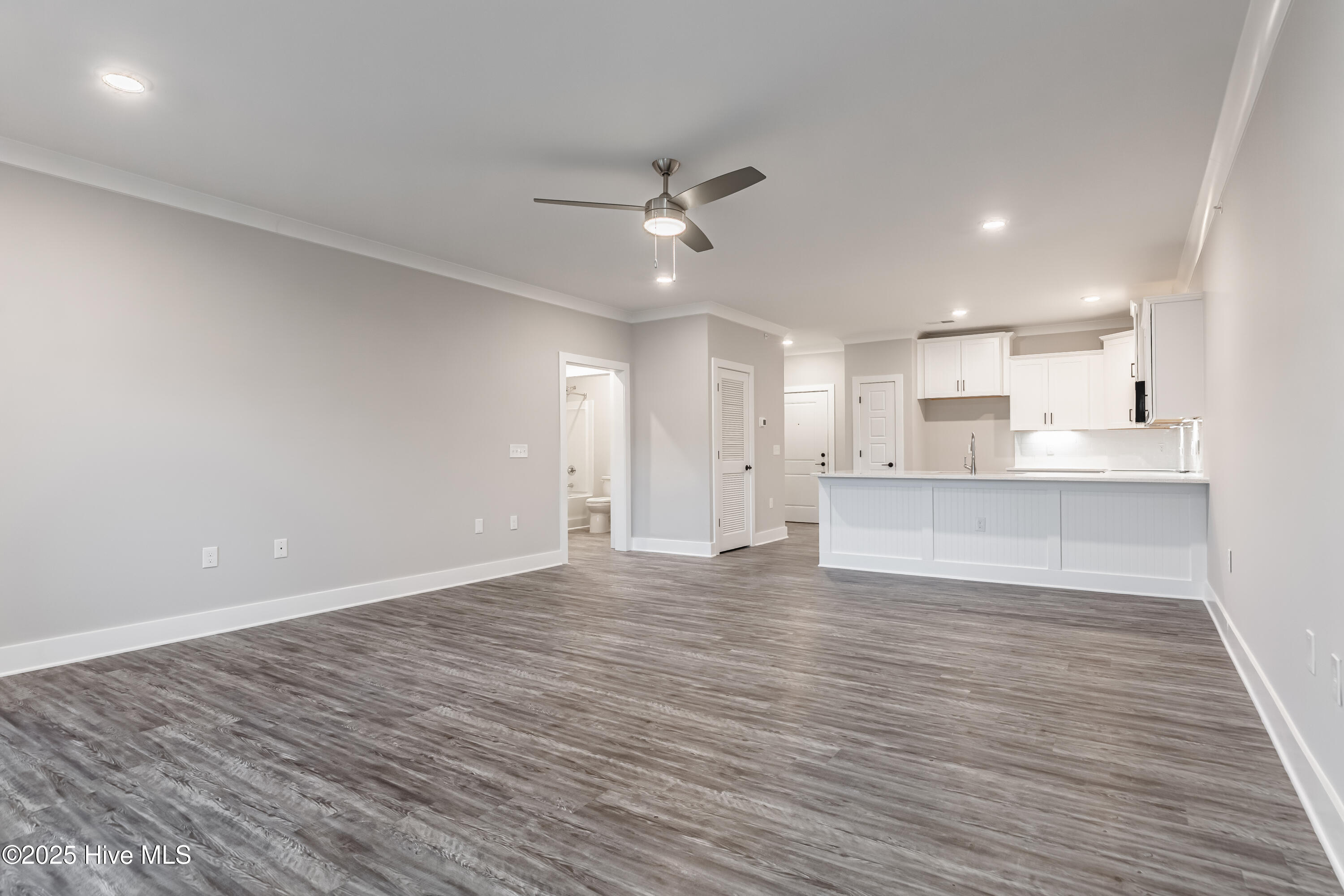 100529364 | Photo 12